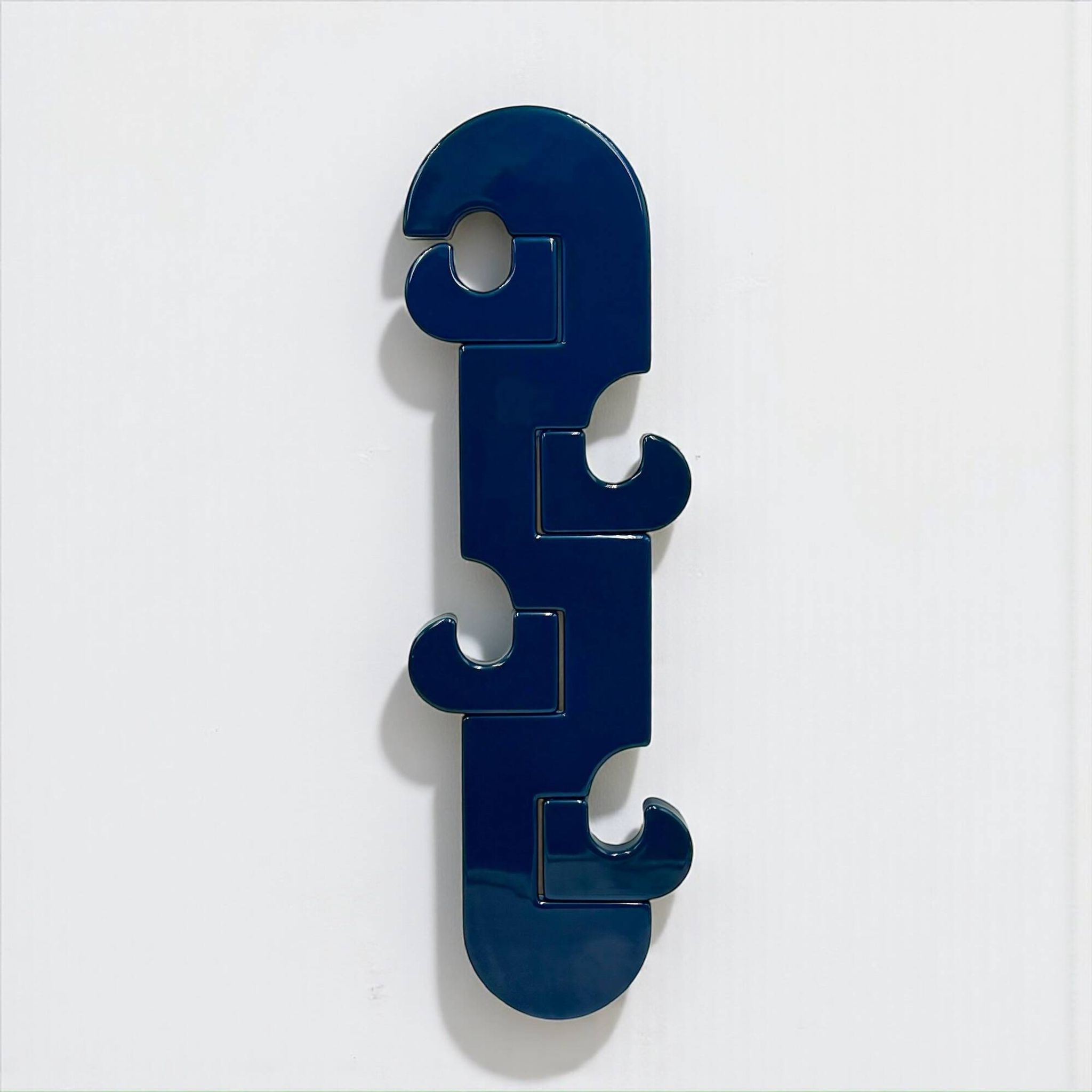 Porte-manteau mural vertical bleu Visiva Milano Italie années 70