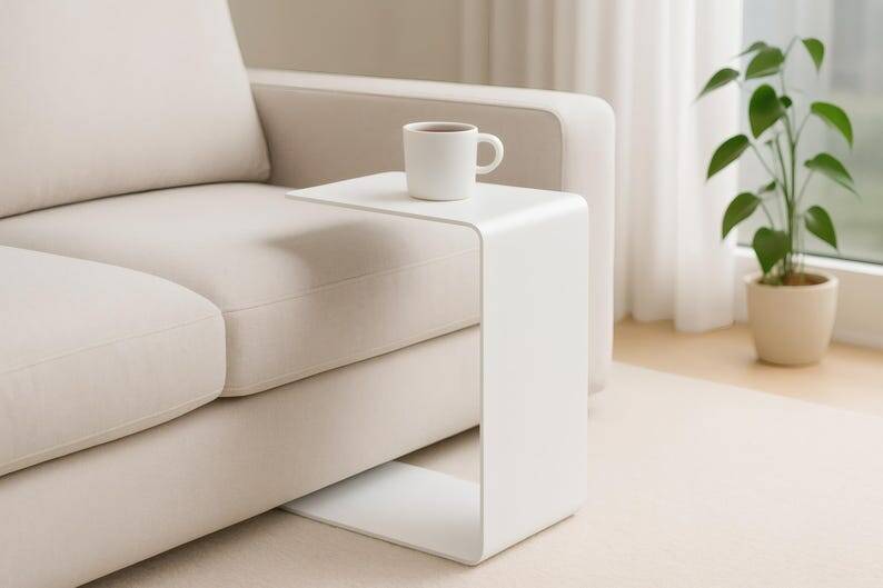 Table d'appoint minimaliste en acier