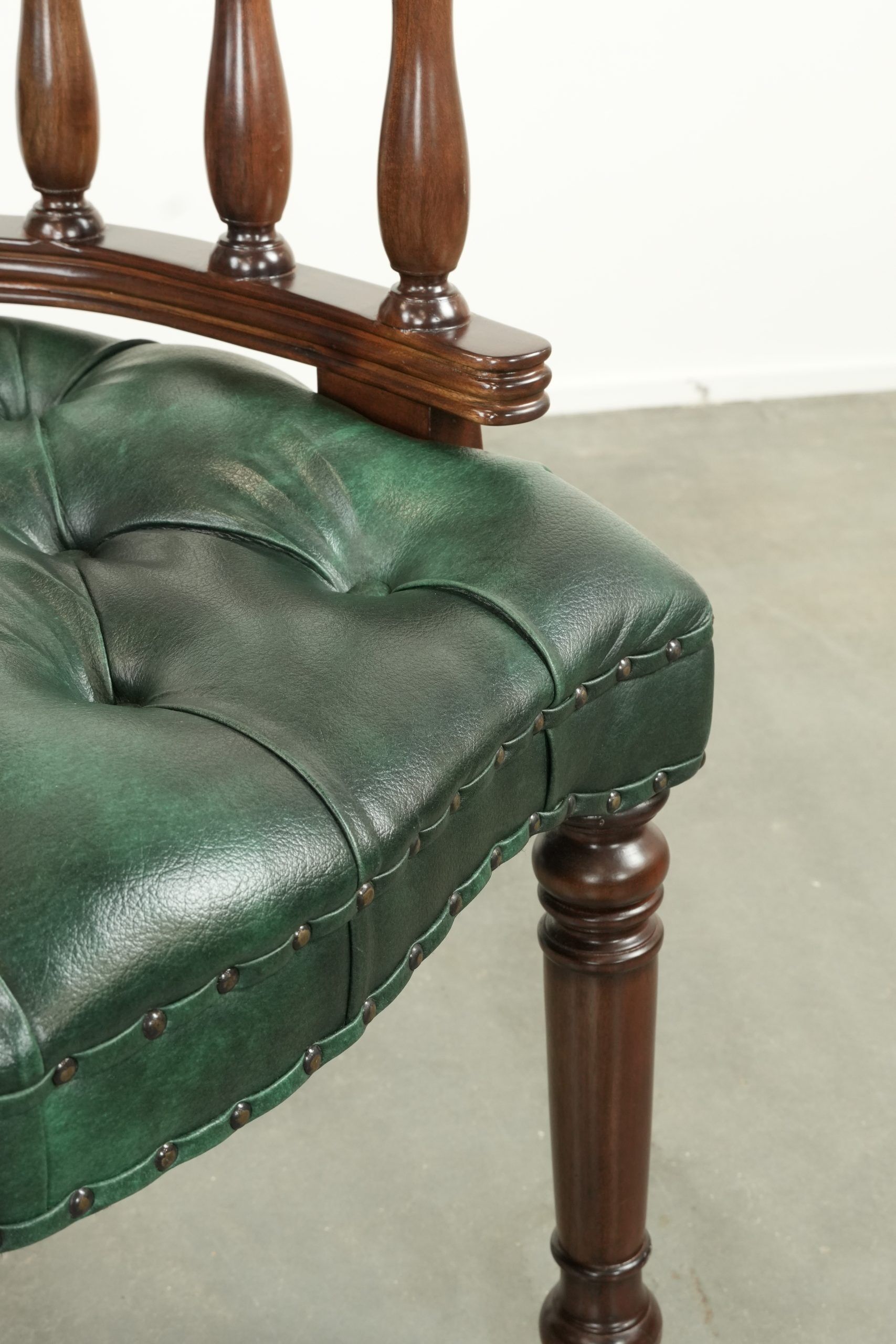 Chaise de bureau Chesterfield de style anglais en cuir vert