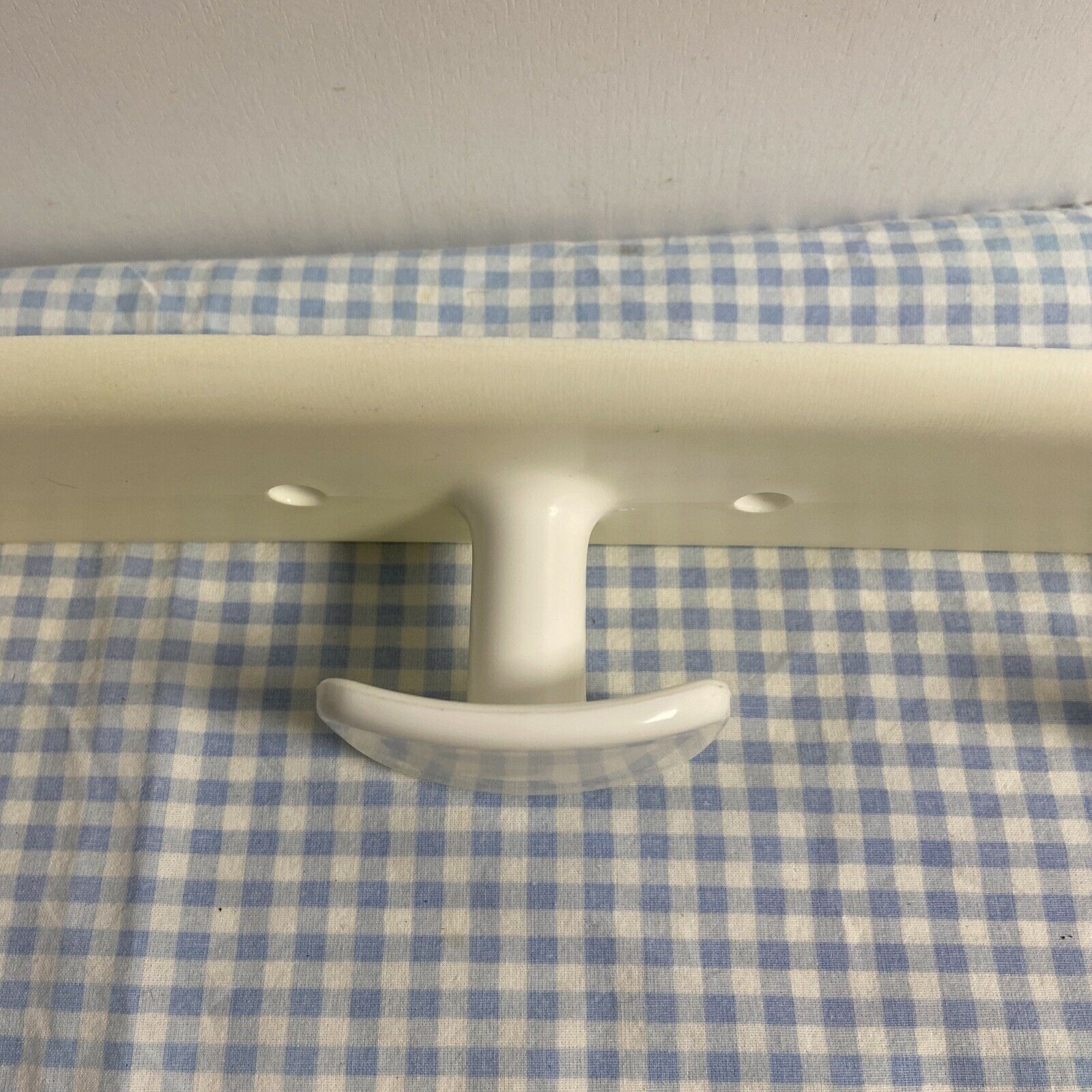 Porte-manteaux vintage Syla en plastique blanc vestiaire 3 patères
