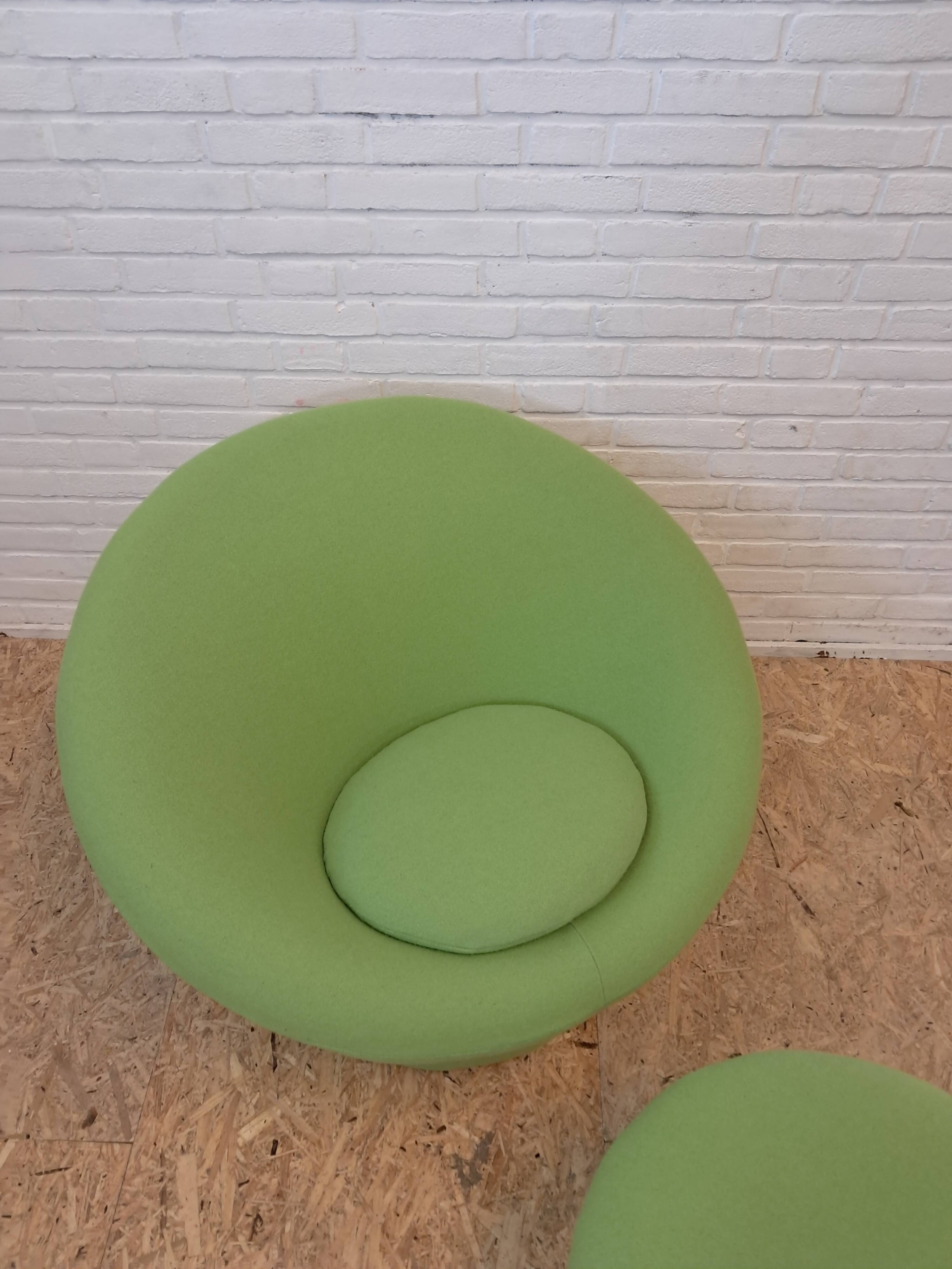 Artifort 560 "Mushroom" with footrest