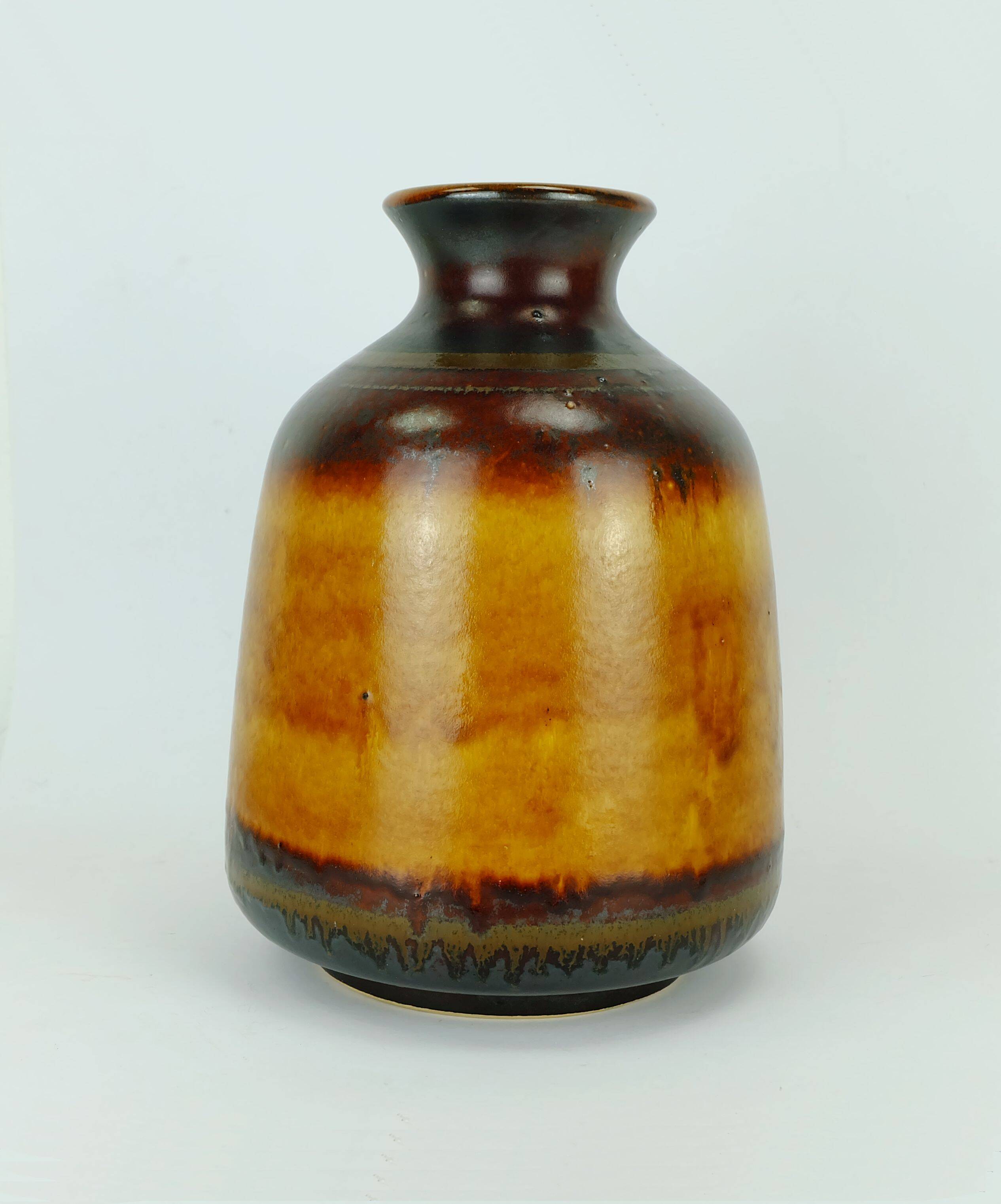 large 60s VASE ceramic model no. 1109/1 amber with red and brown