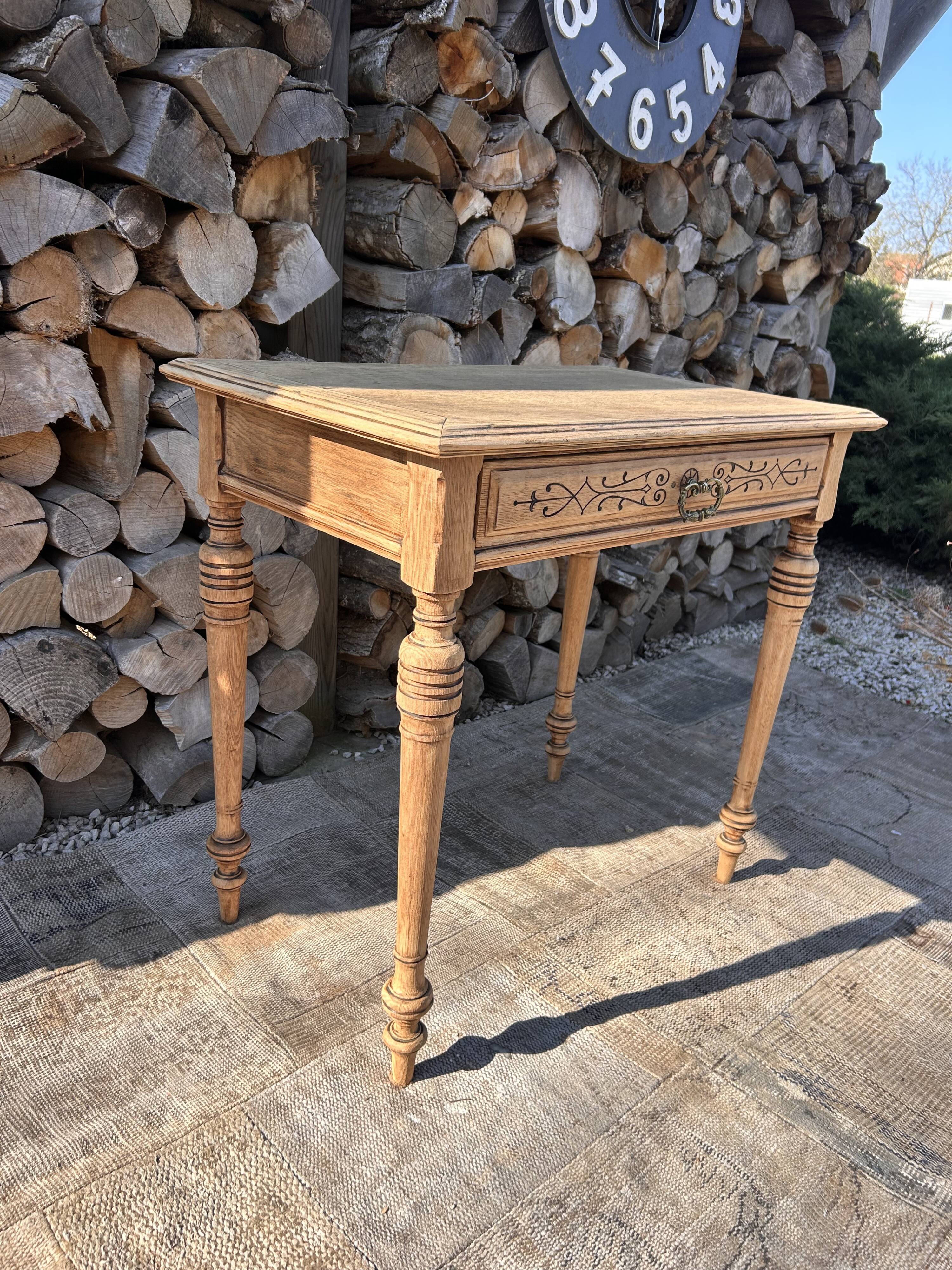 Console / Small table