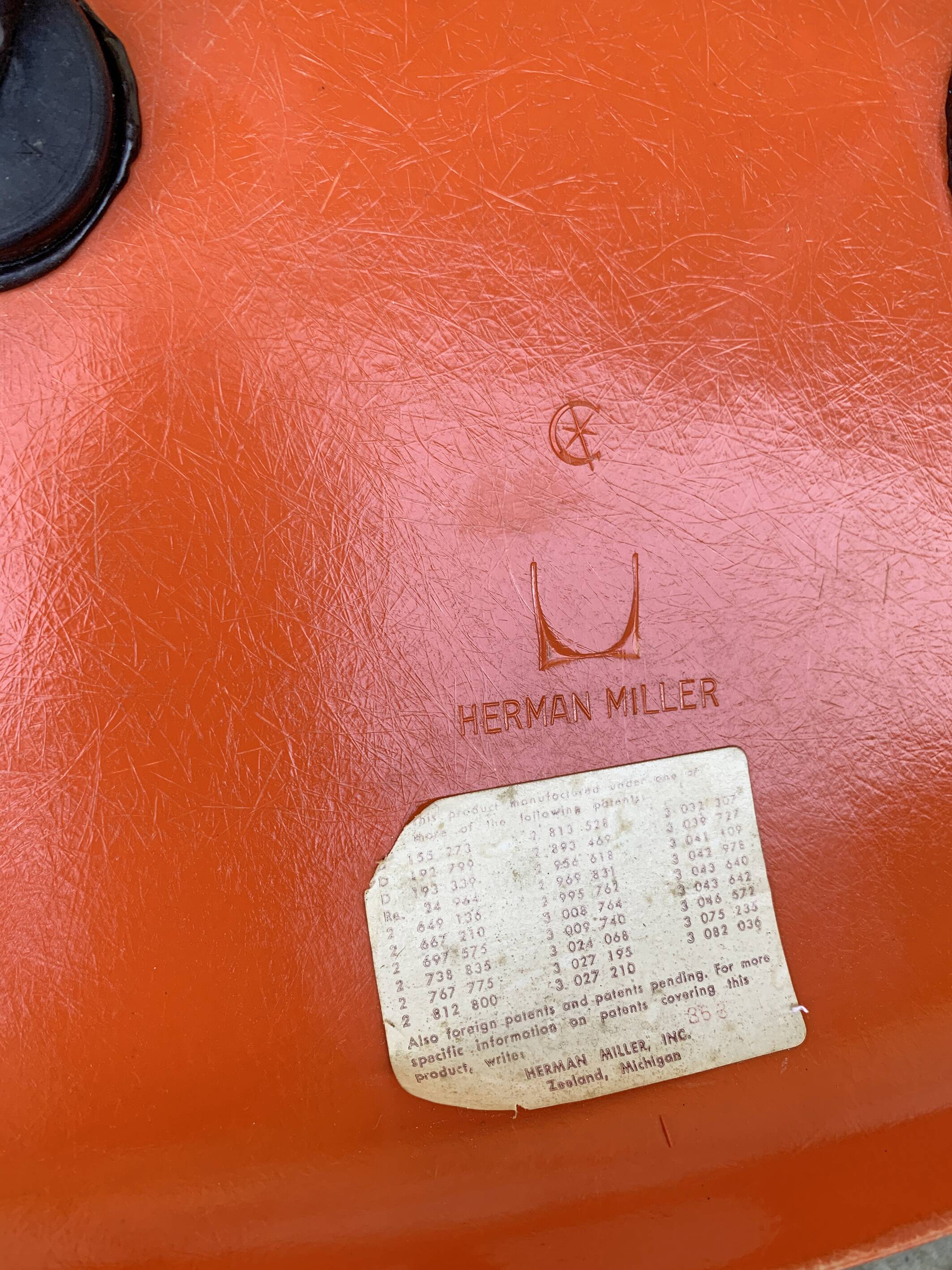 Fauteuil Eames DAR orange, base Eiffel originale, Herman Miller, 1960