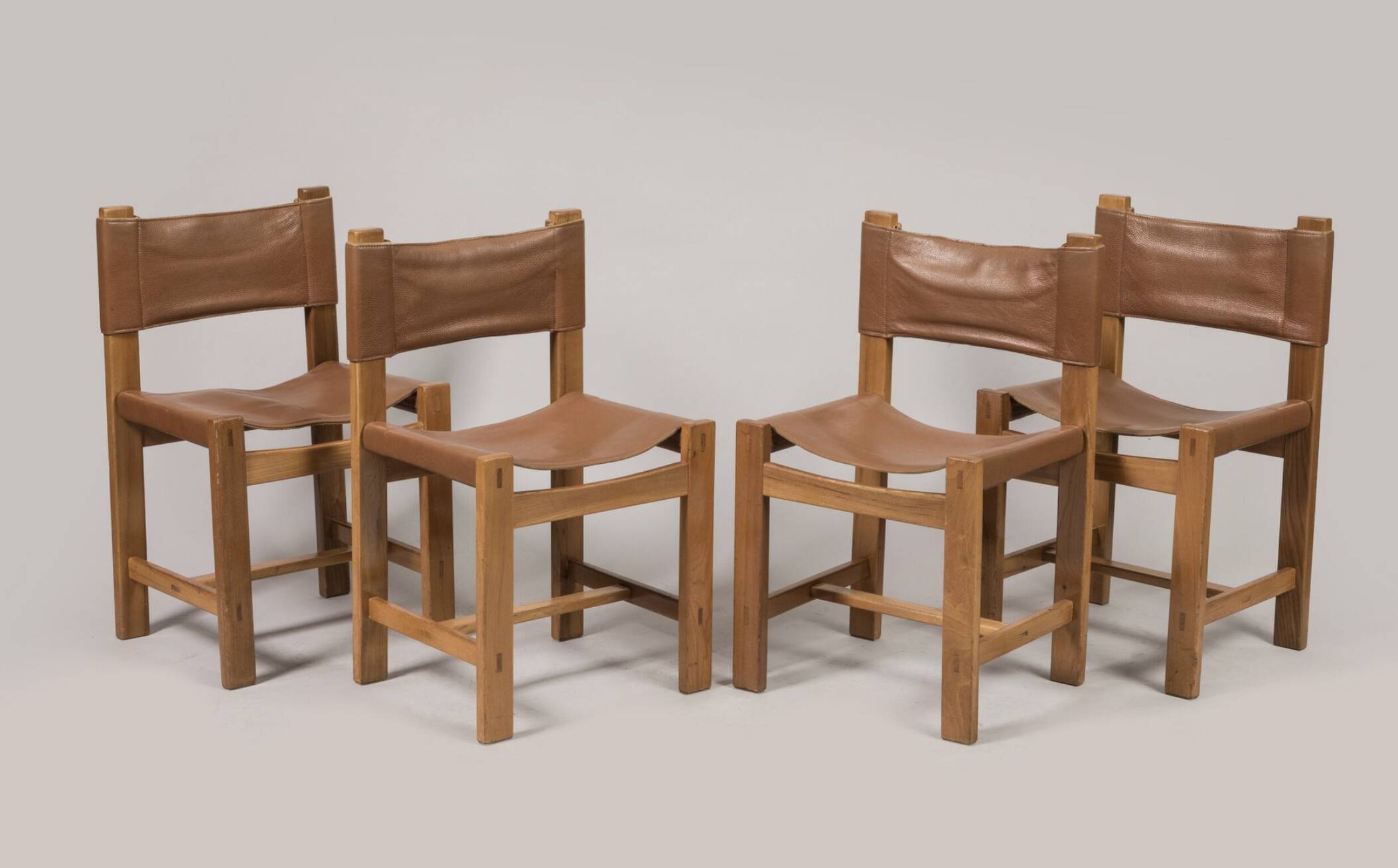 Set of 4 varnished ash chairs - Maison Regain