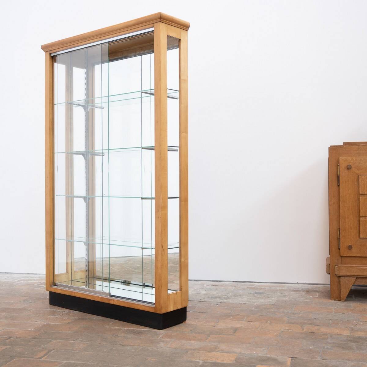 Blonde walnut display cabinet with sliding glass doors – 20th century