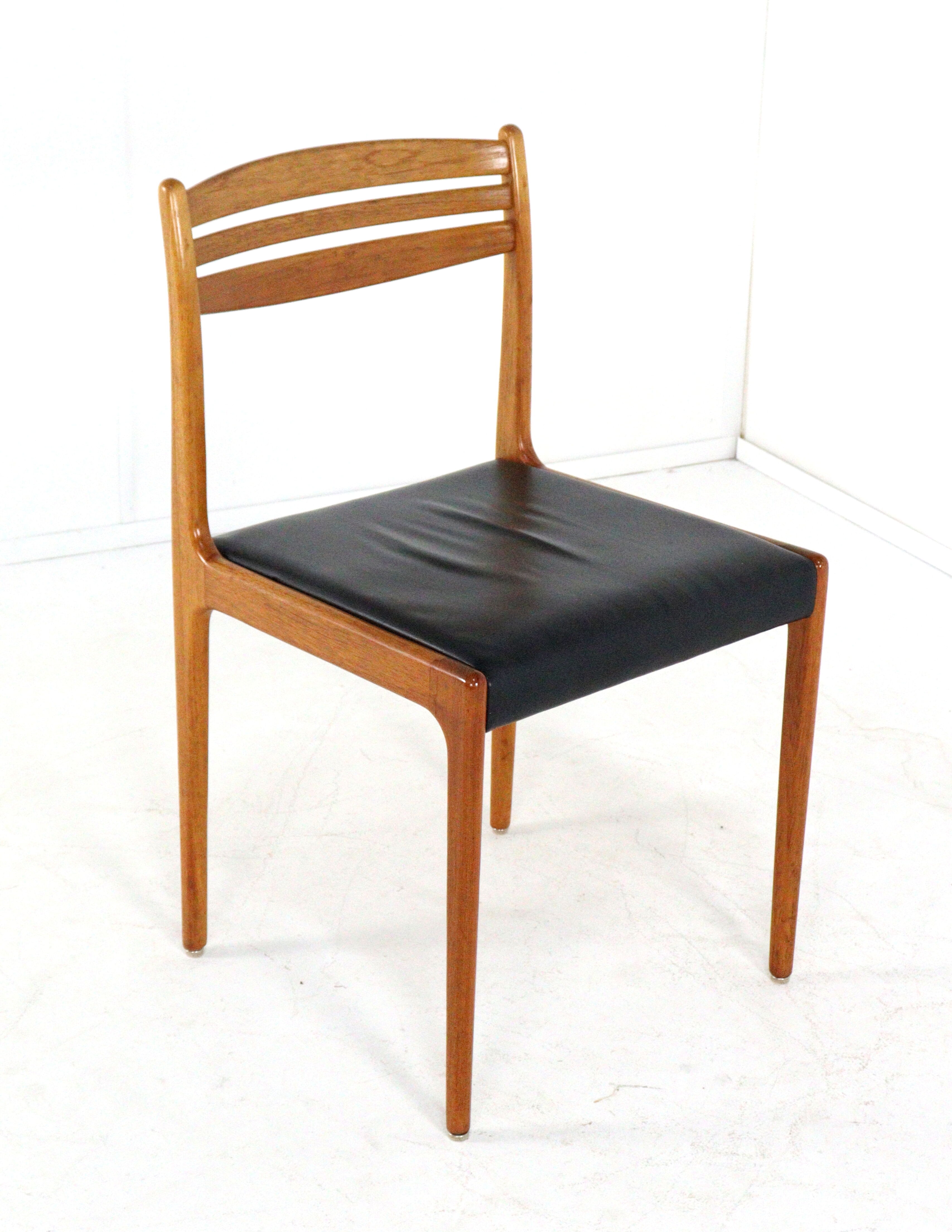 Set of 5 + 1 dining chairs 'Give' danish design