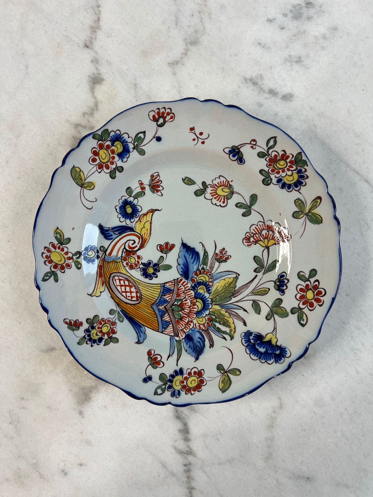Flat plate in earthenware with polychrome decoration in Rouen style