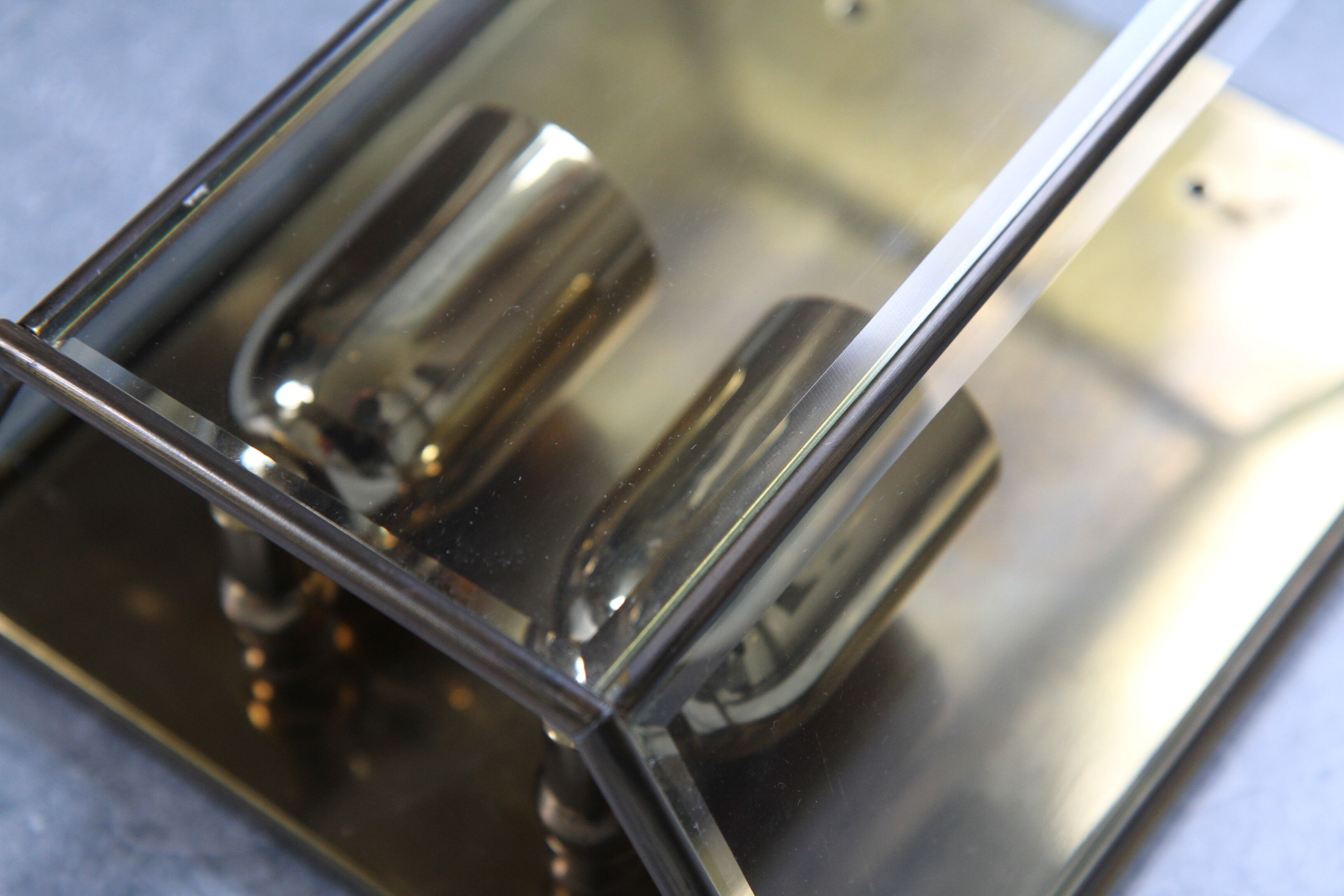 Wall sconce in brass and glass