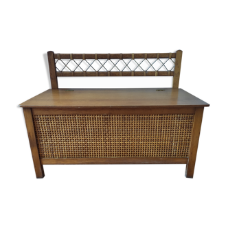 Chest bench