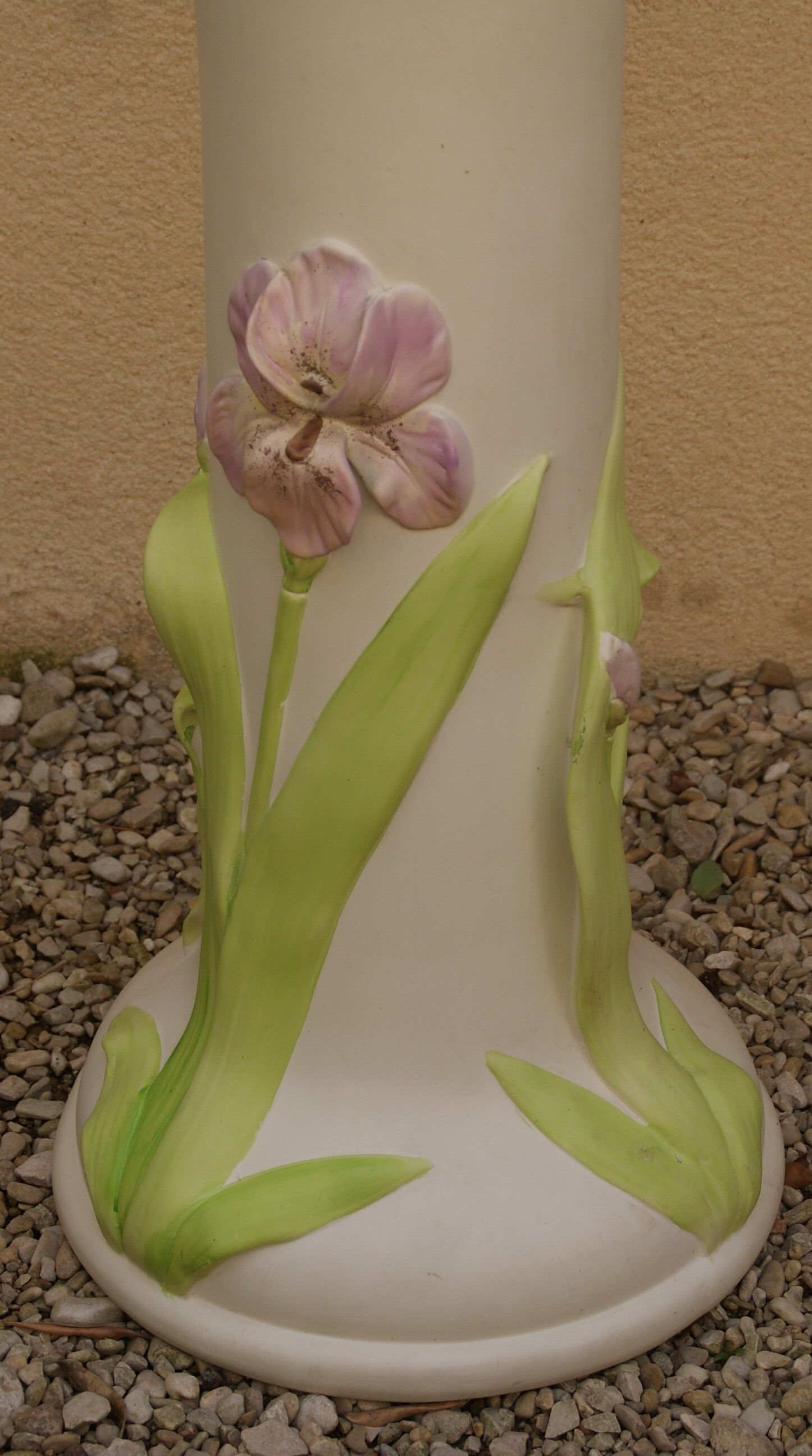 Pot cover with earthenware column