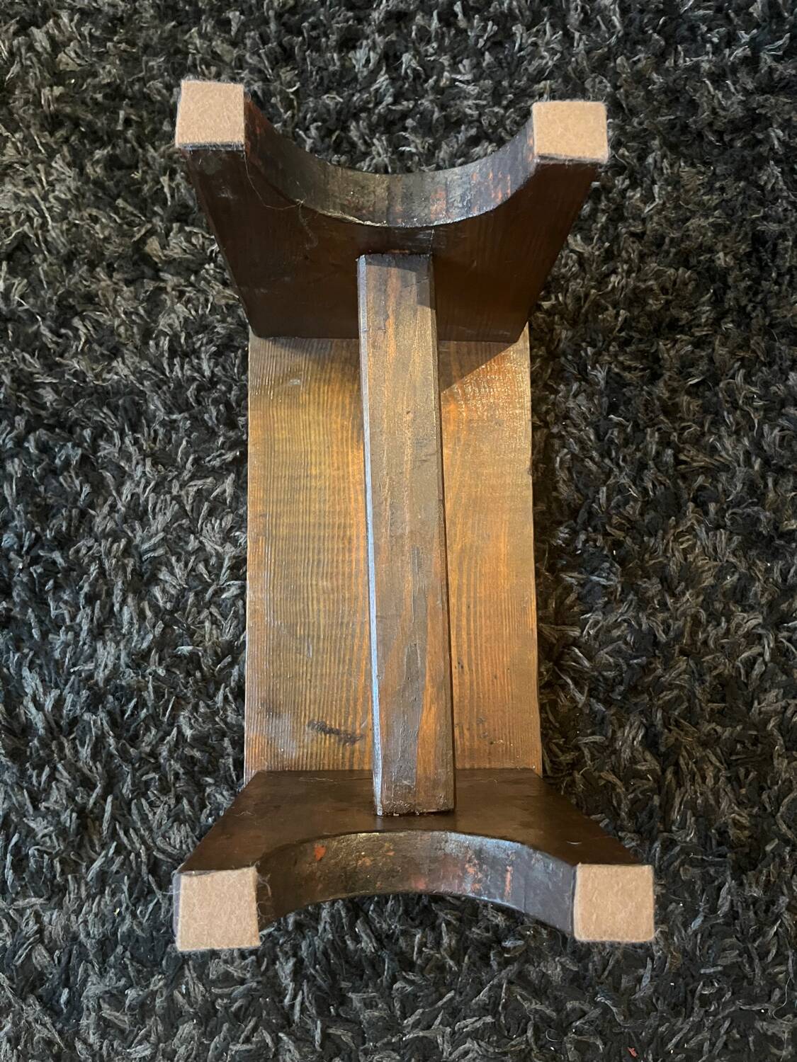 Petit tabouret ou repose pied en bois