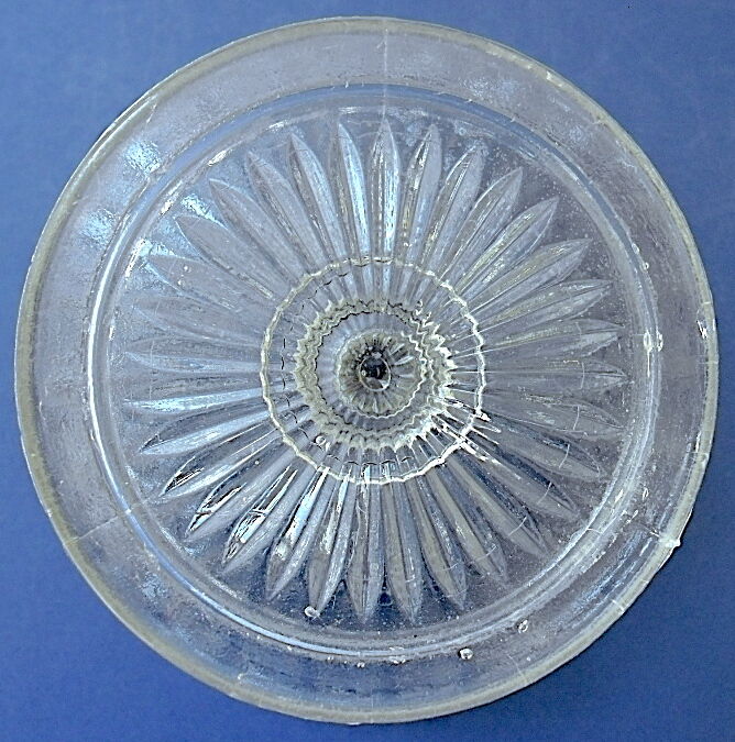 Plate mounted on pressed-molded glass column