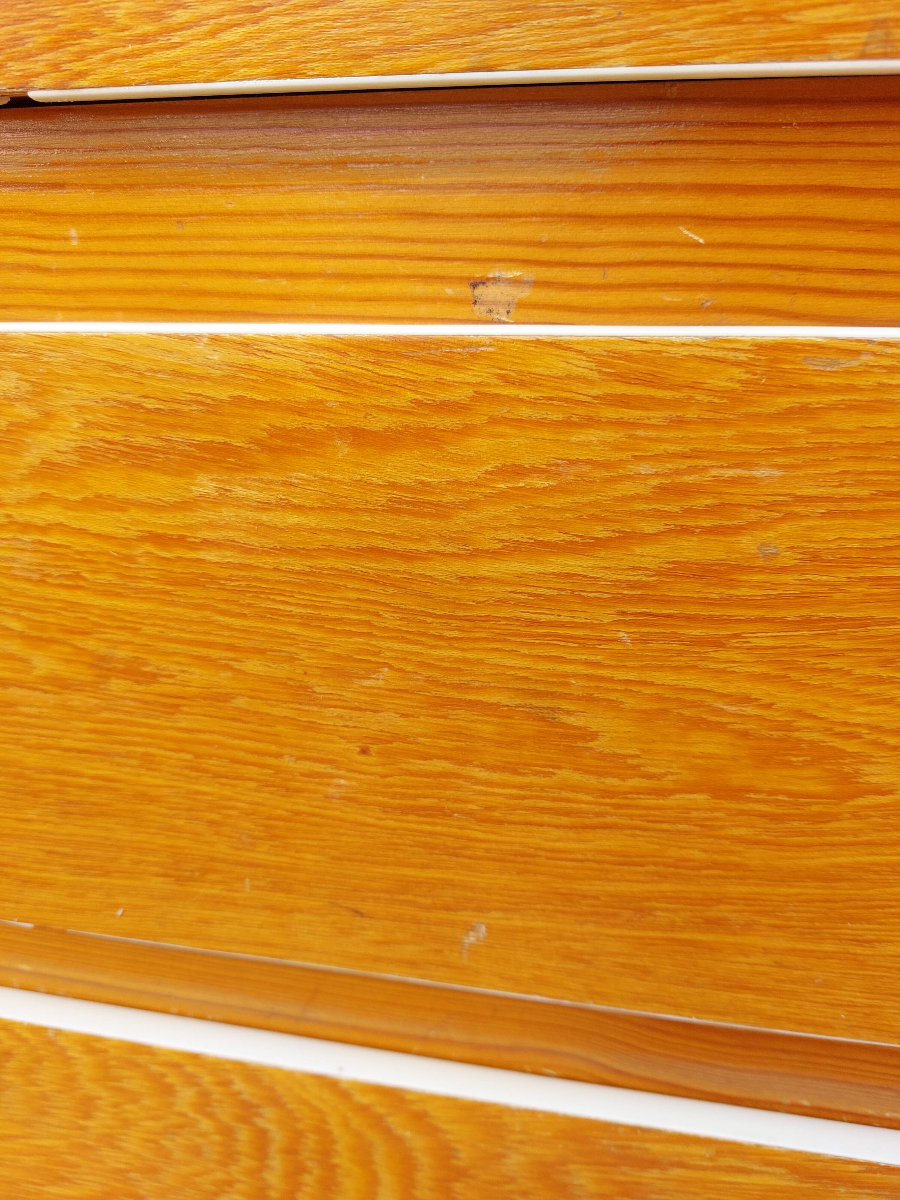 Commode vintage bois, galon blanc