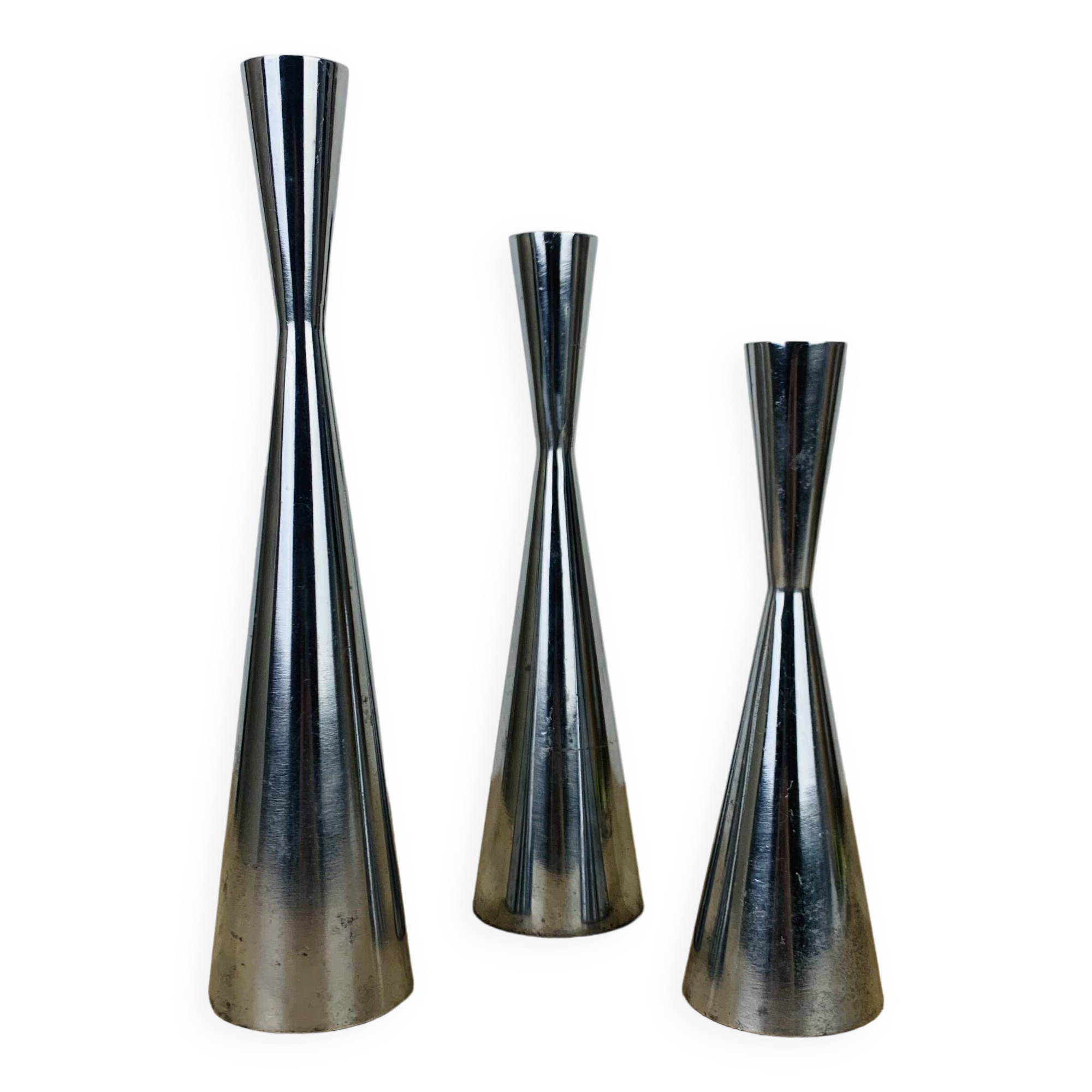 3 aluminum diabolo candle holders