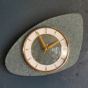 Horloge formica vintage pendule murale silencieuse asymétrique "Vert doré ronds"