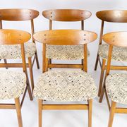 Set of six dining room chairs in teak and upholstered with light fabric, of danish design, 1960S
