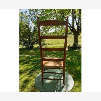 Mulched wooden armchair