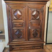 Armoire Louis XIII en noyer pointe de diamant et 2 portes, XVIIIème siècle