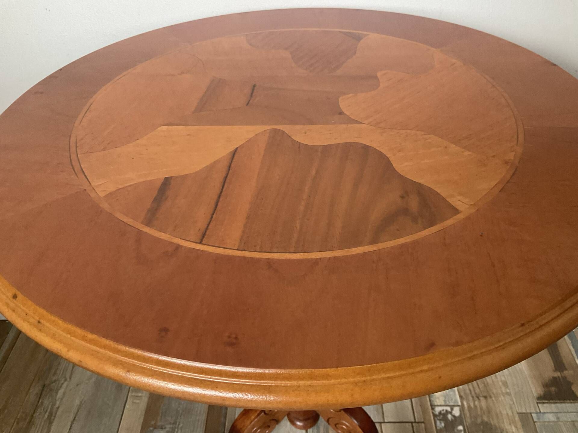 Side table or end table in solid wood with marquetry top.