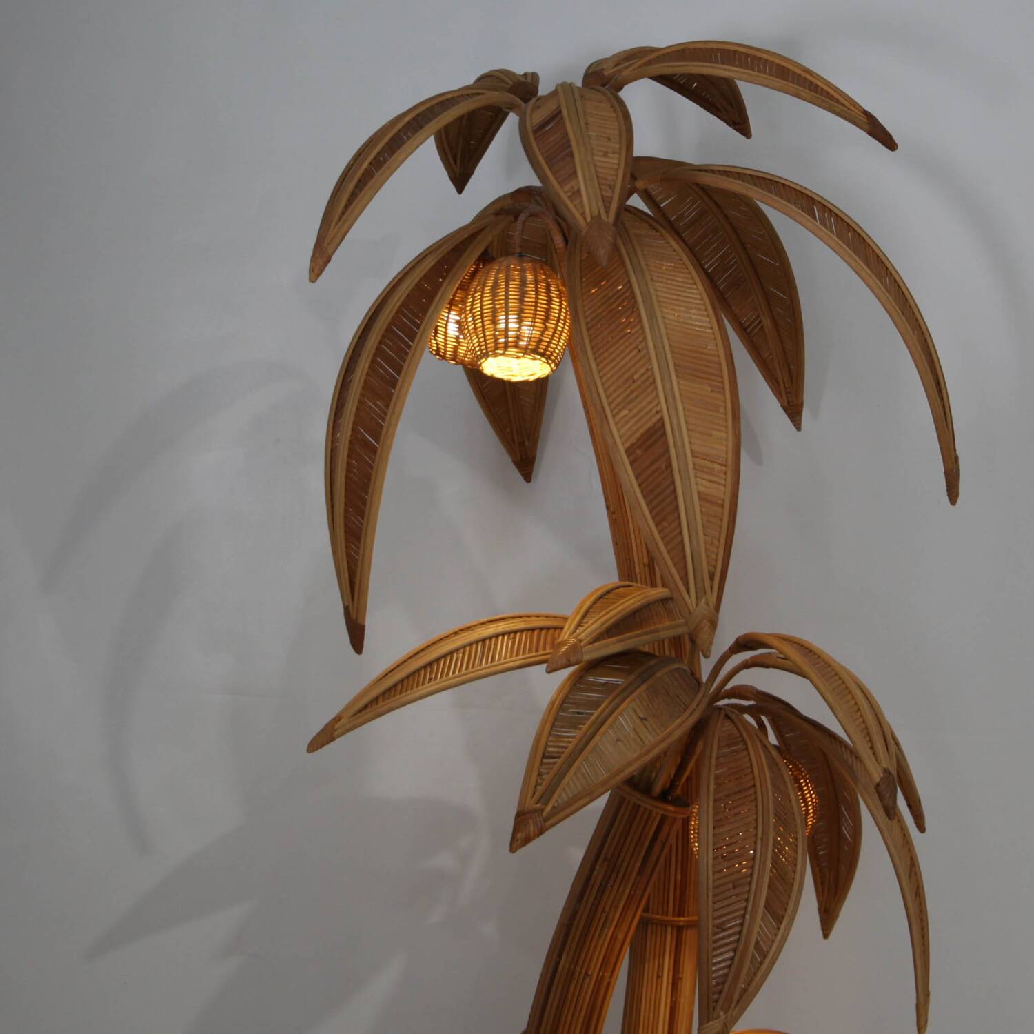 Large "coconut/palm" lamp in rattan