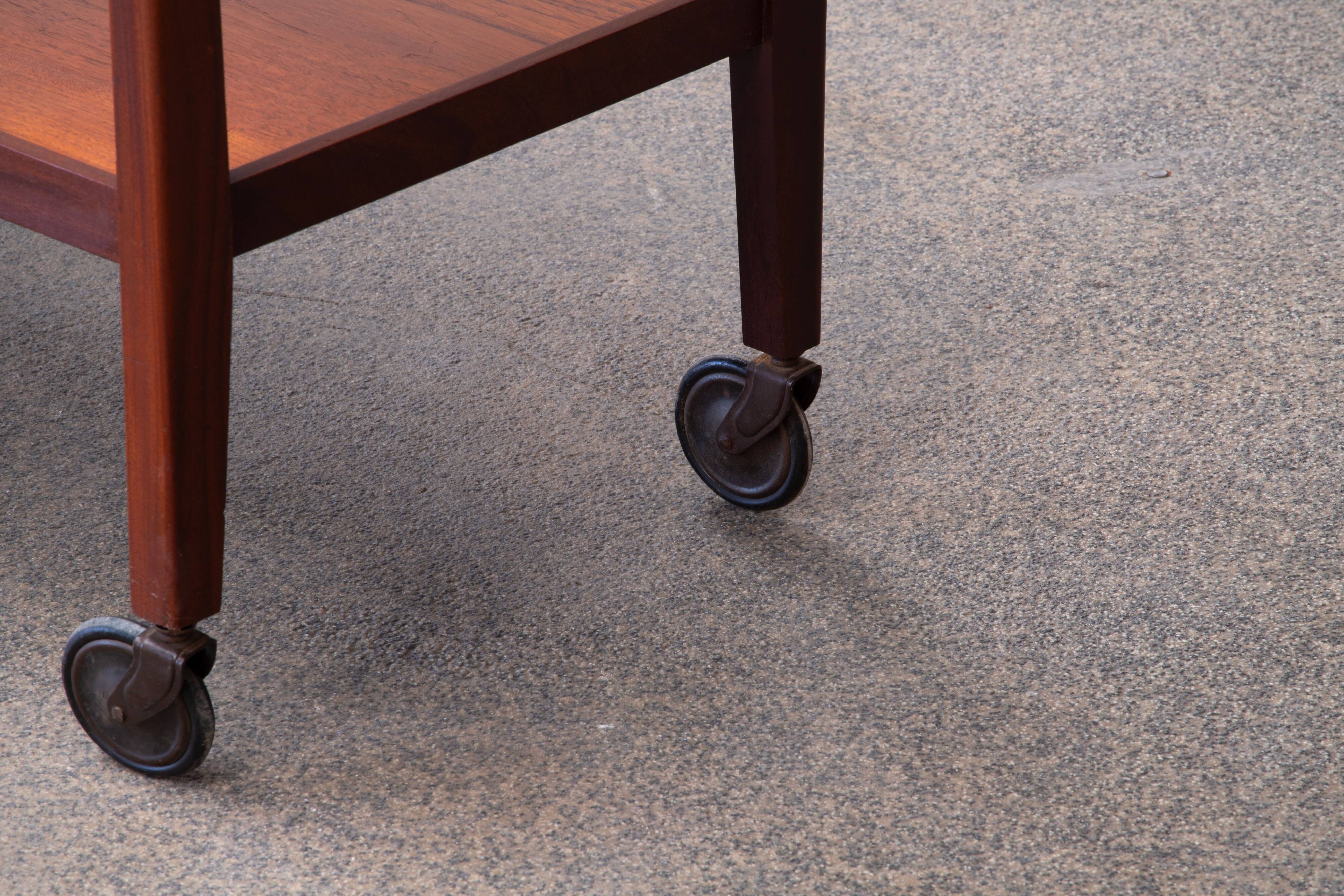 Retractable scandinavian dessert 99cm