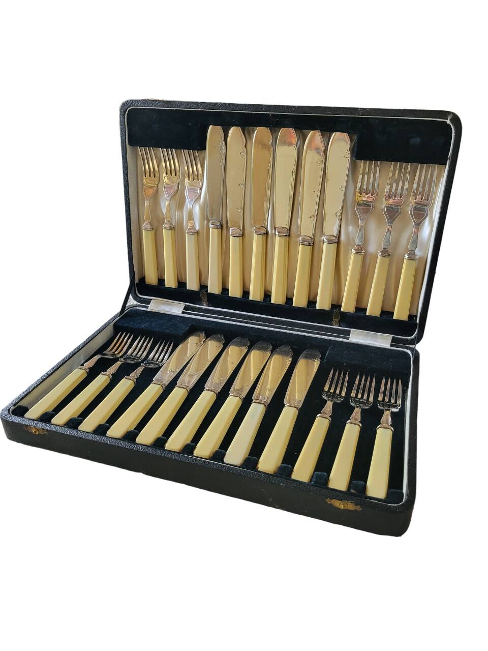 Old fish service for 12 people