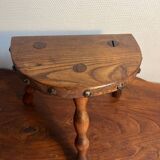 Tabouret tripode bois avec clous