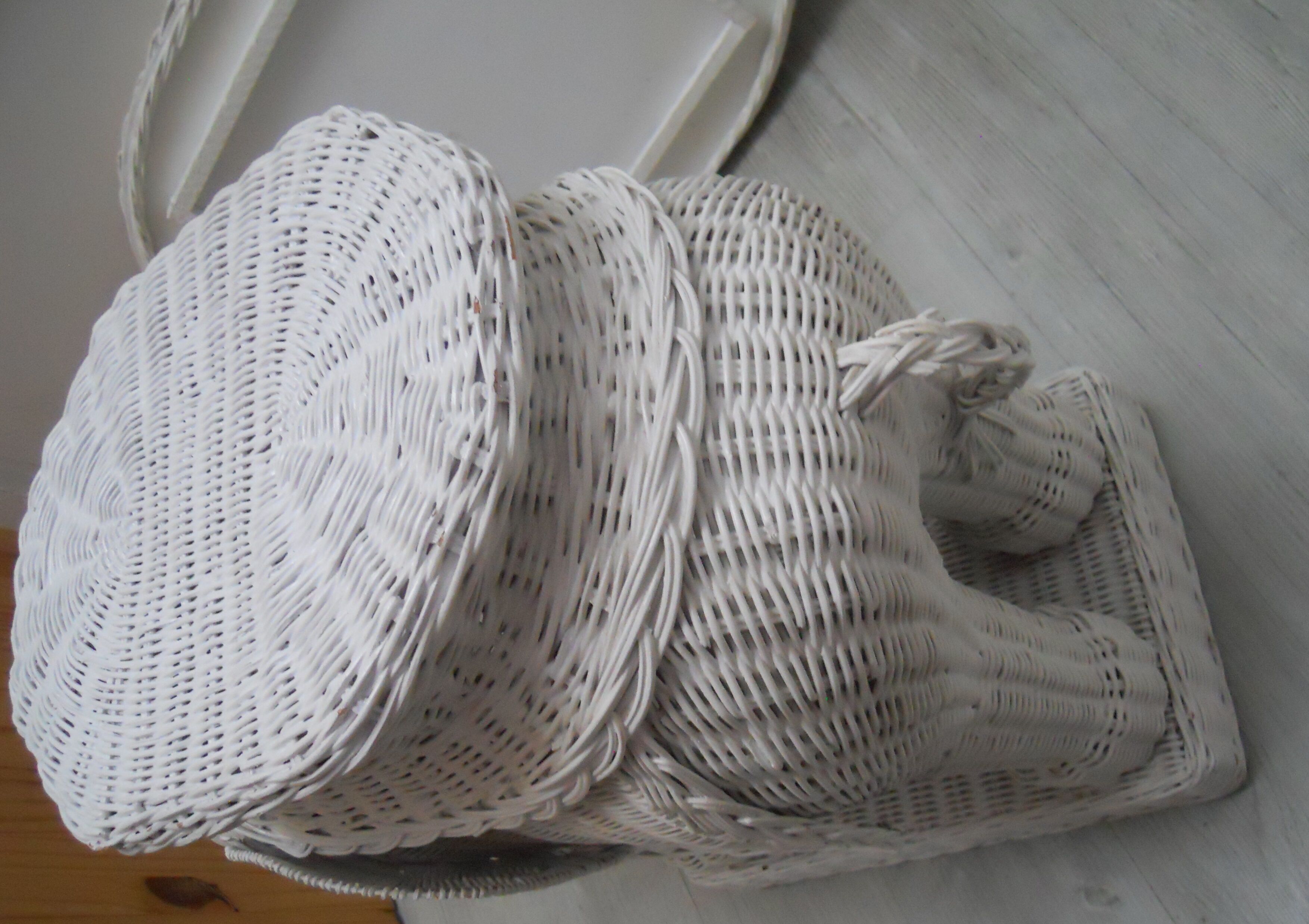 Rattan side table elephant