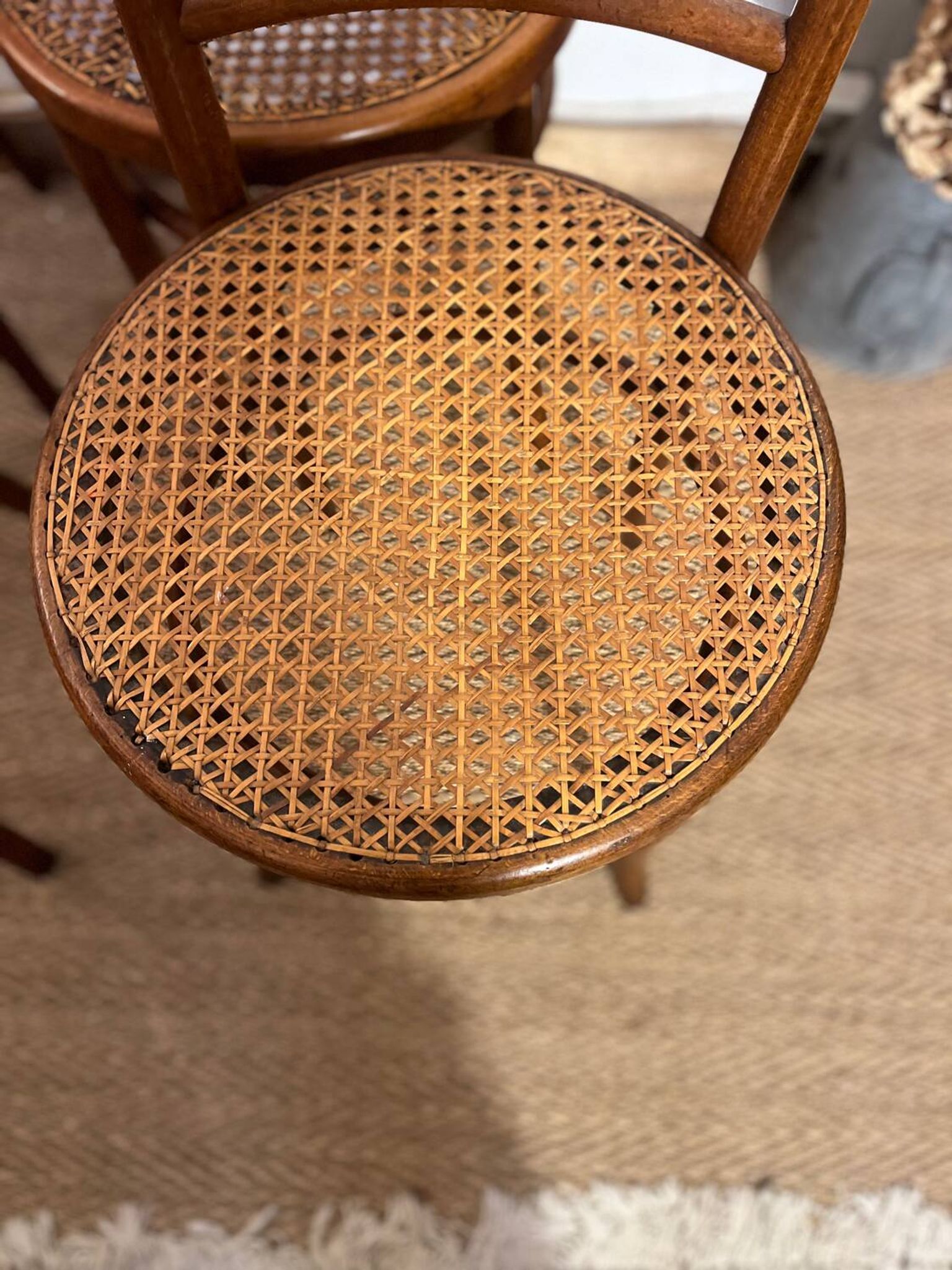 Set of 4 vintage Fischel bistro chairs in curved wood and cane