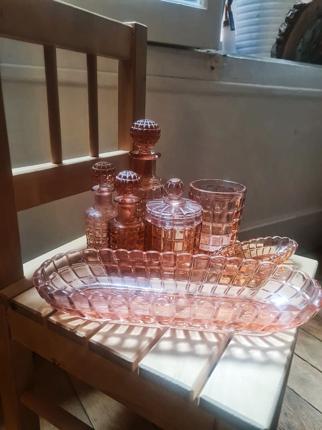 Ancien Nécessaire De Toilette En Verre émaillé Fleur Violette - 7 Pièces, France, Occasion