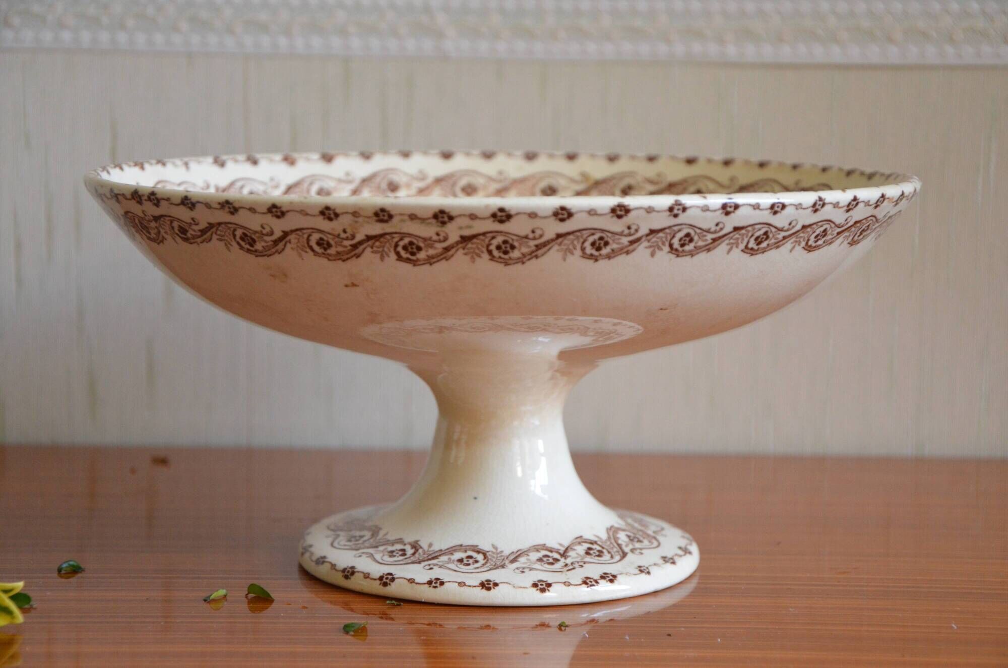 Large fruit bowl from the Clarefontaine earthenware factory, LG, Turin collection.