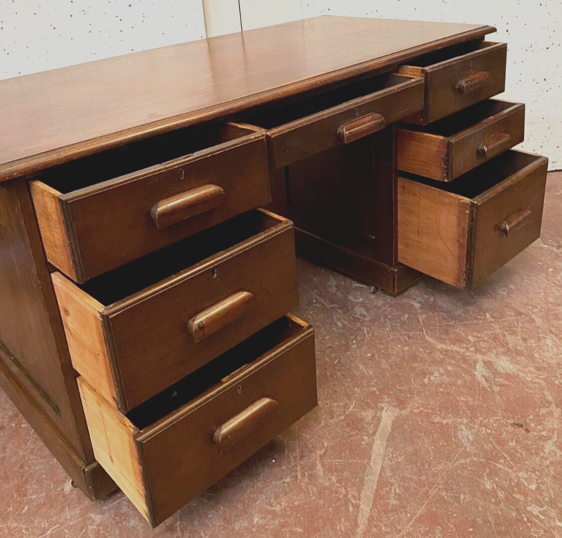 Bureau plat a caisson en acajou en bois d'acajou XX siècle