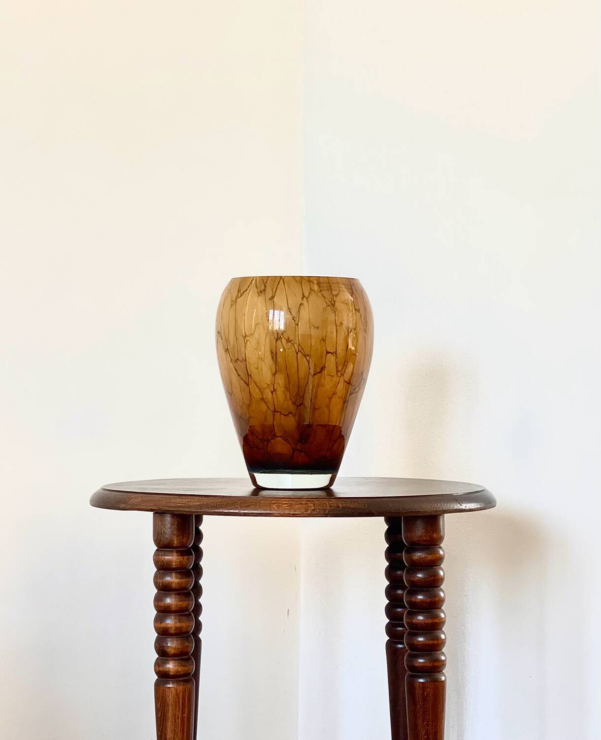 Mouth-blown glass vase.