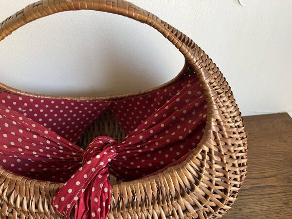 Panier gondole en osier 1960 doublé de coton a pois rouges