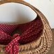 Panier gondole en osier 1960 doublé de coton a pois rouges