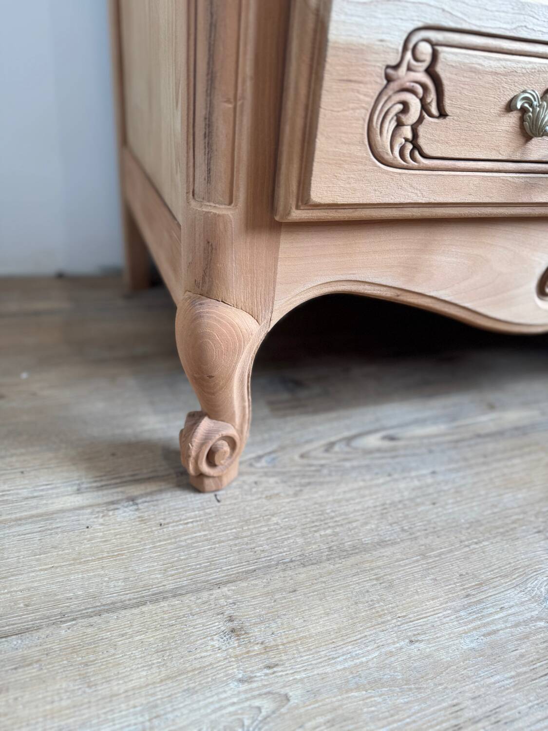 Revisited Louis XV chest of drawers – sanded solid wood – ready to personalize