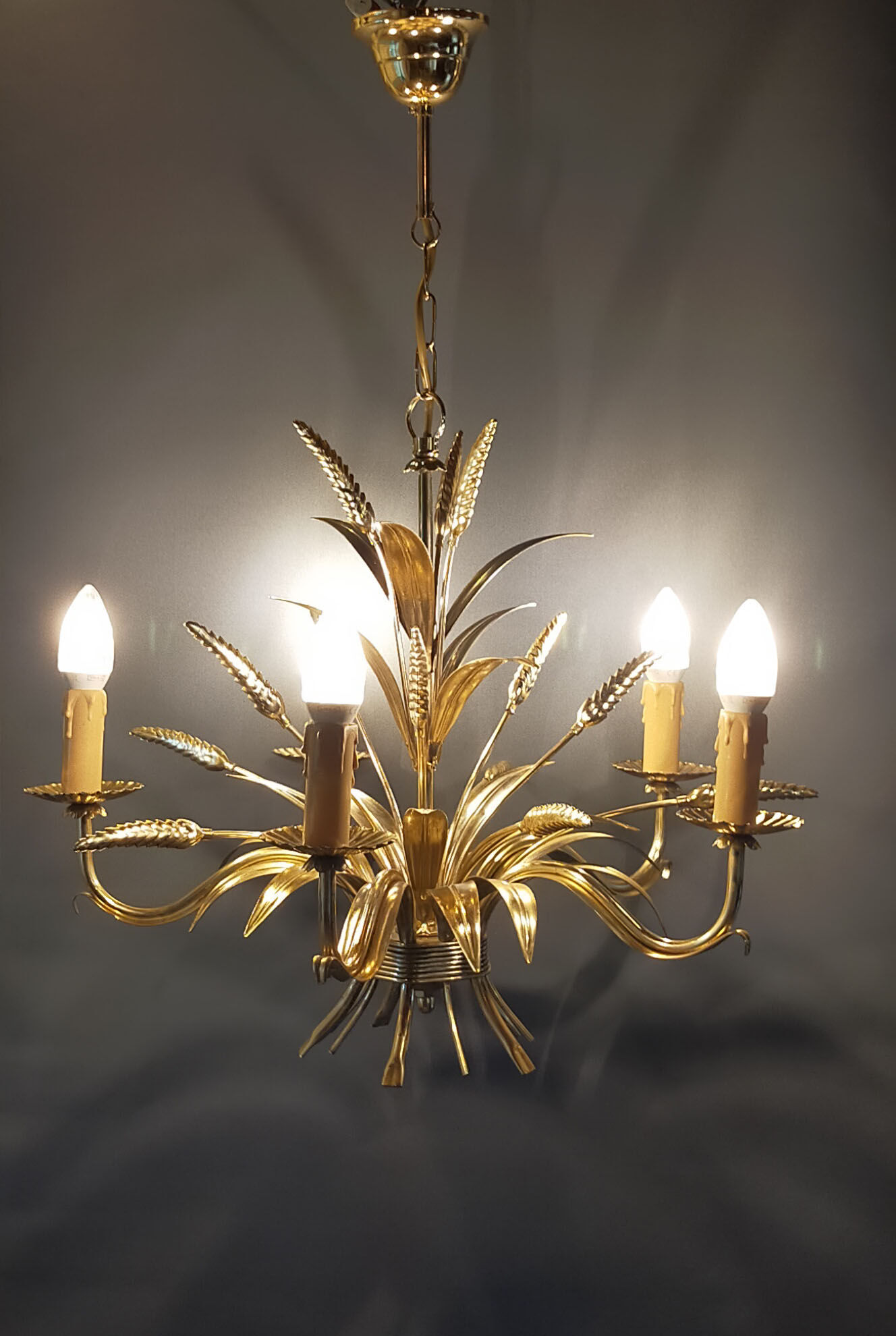 Hanging lamp ears of wheat