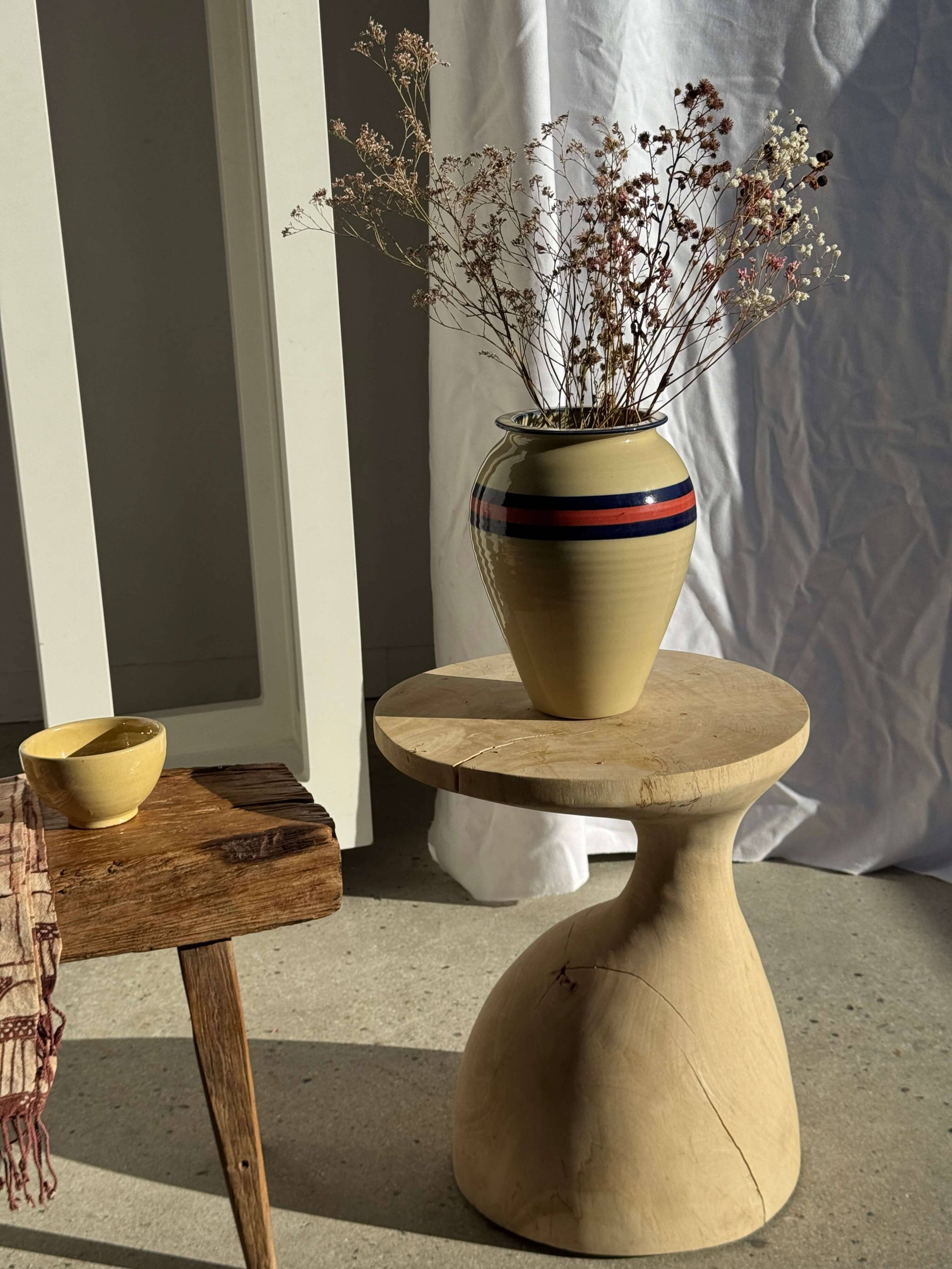 Large beige vase with blue and pink trim H27 D21