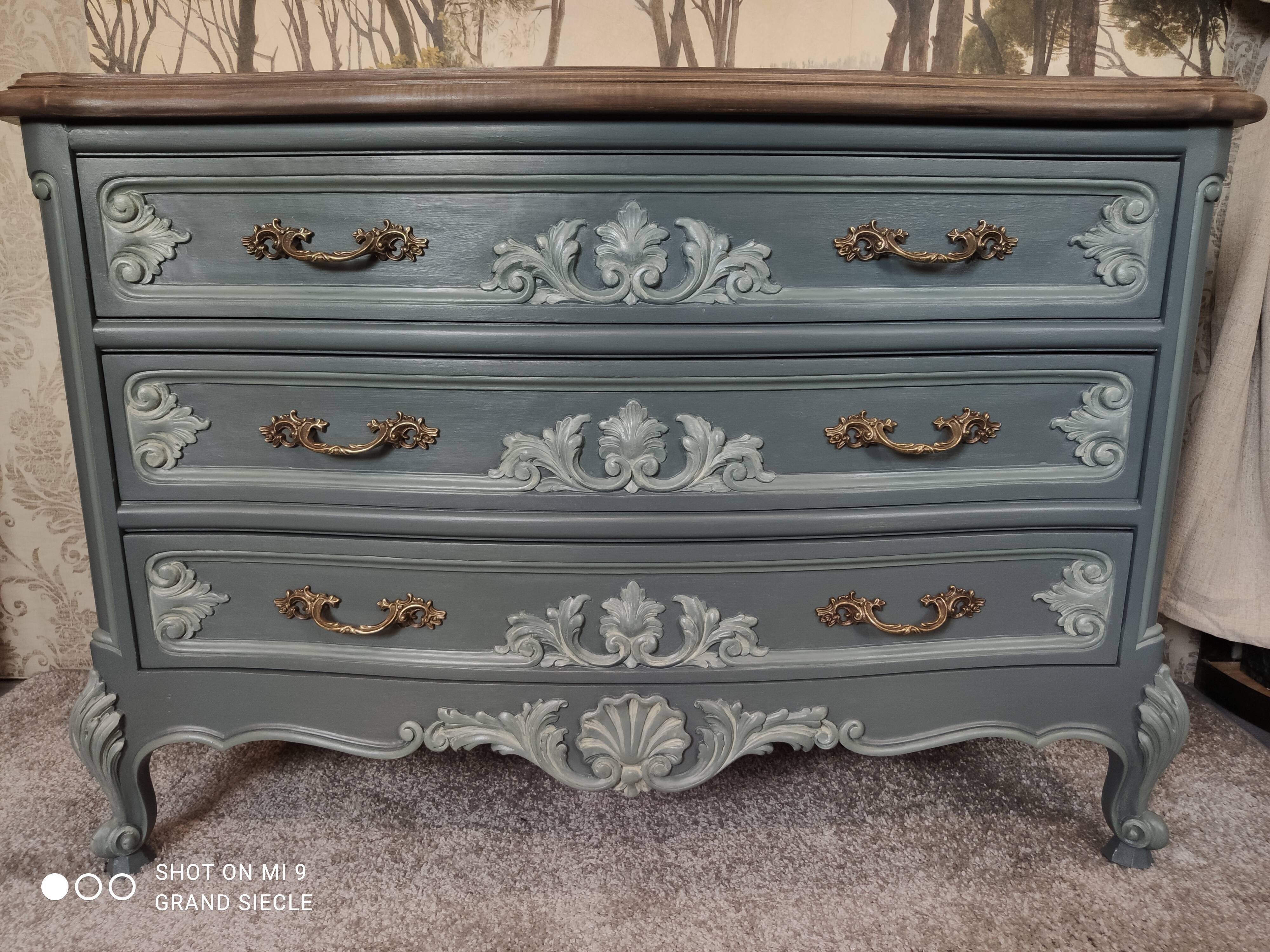 Louis XV dresser