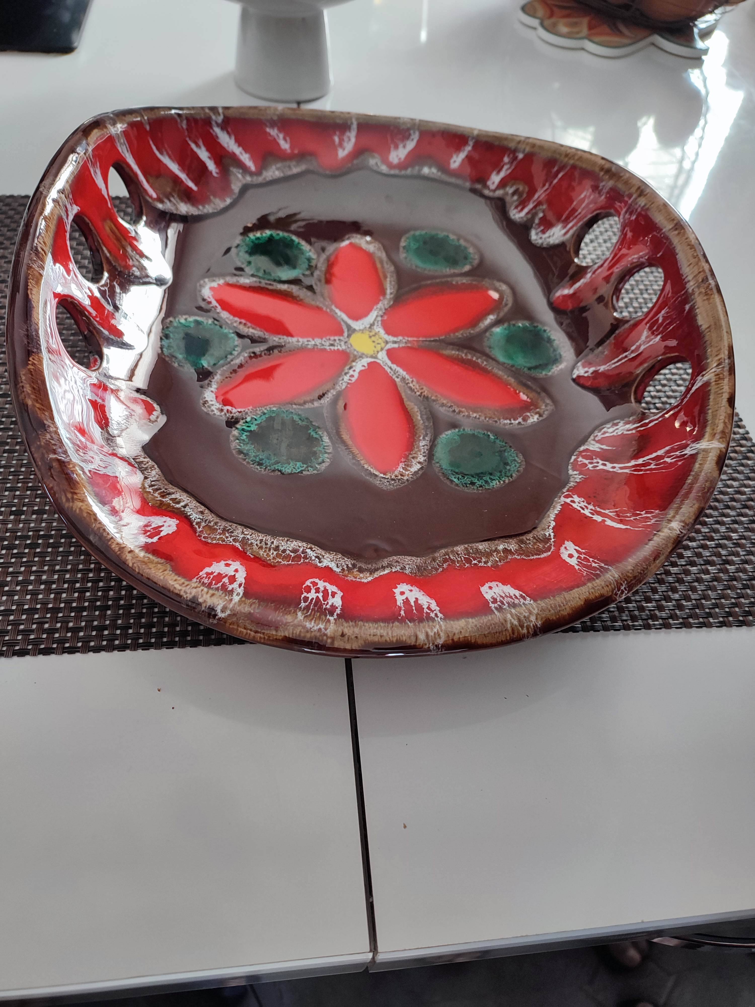 Magnificent decorative plate or fruit bowl signed Vallauris vintage.