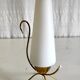 Lampe à poser métal doré et abat-jour opaline blanc – années 50/60