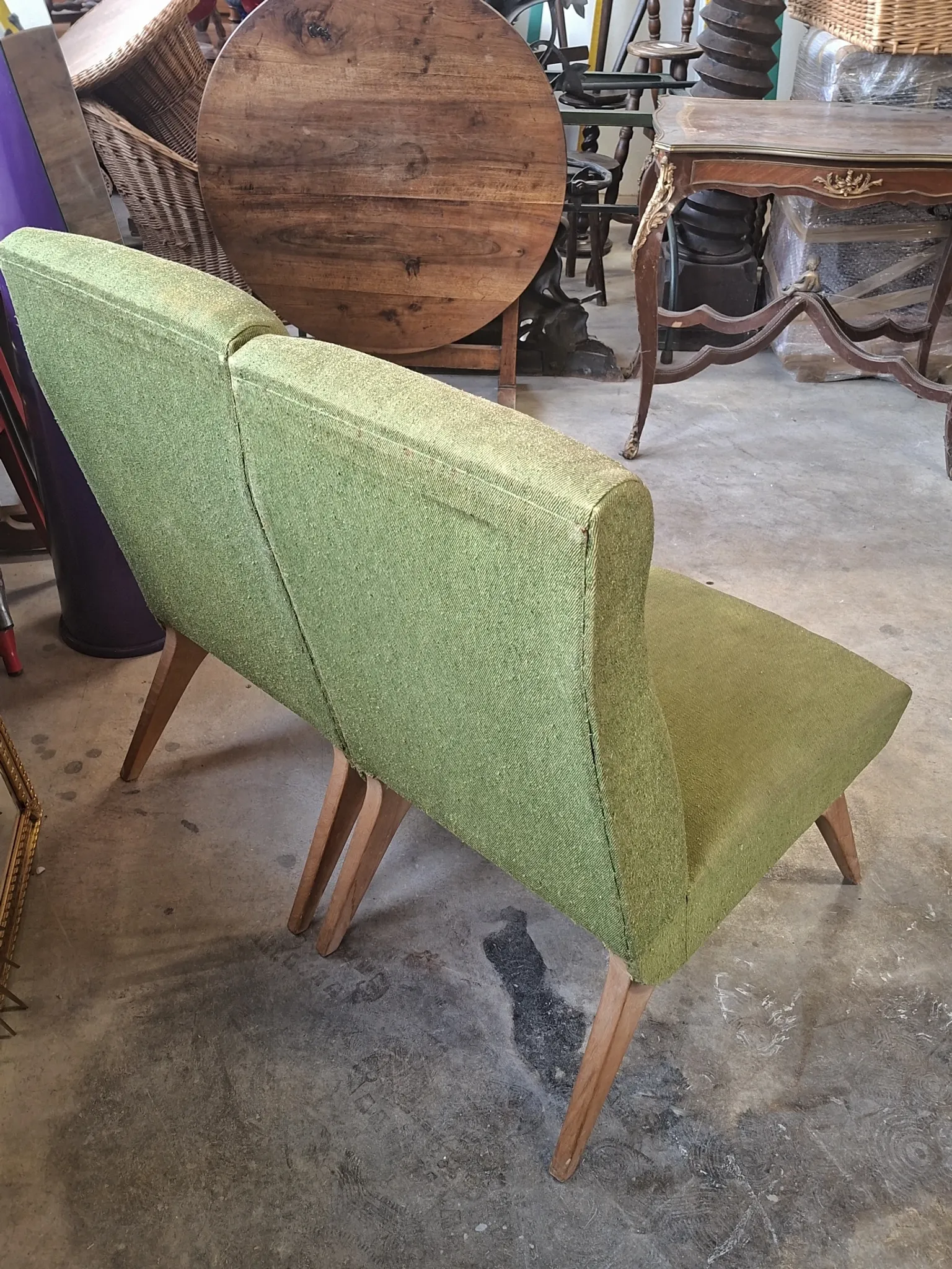 Pair of vintage armchairs with tapered legs from the 1950s.
