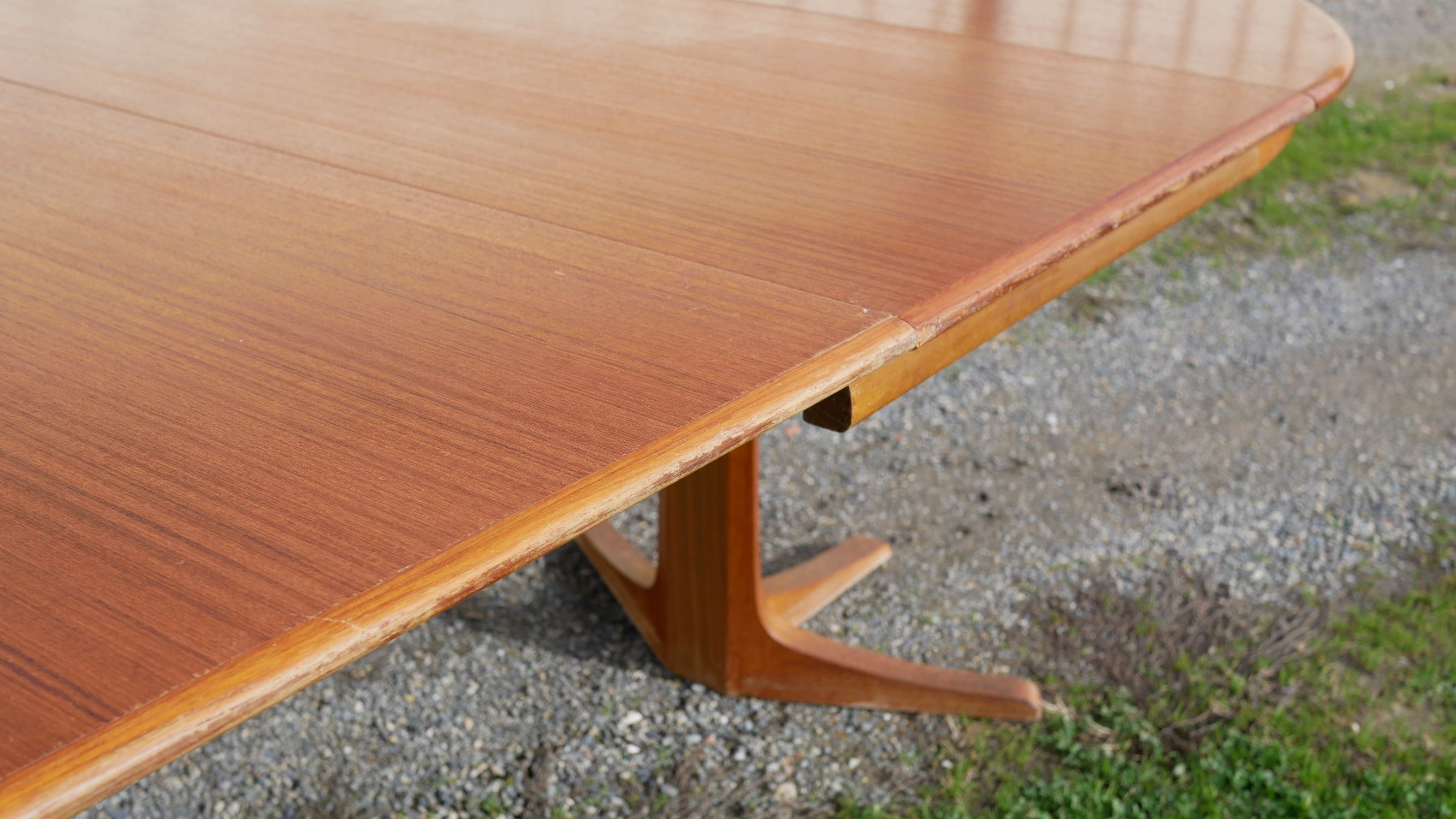 Dining round vintage with extensions