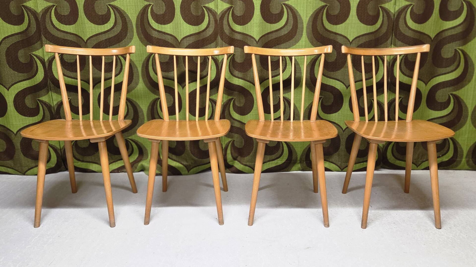 Set of 4 country-style bistro chairs farmhouse chalet 1960 vintage