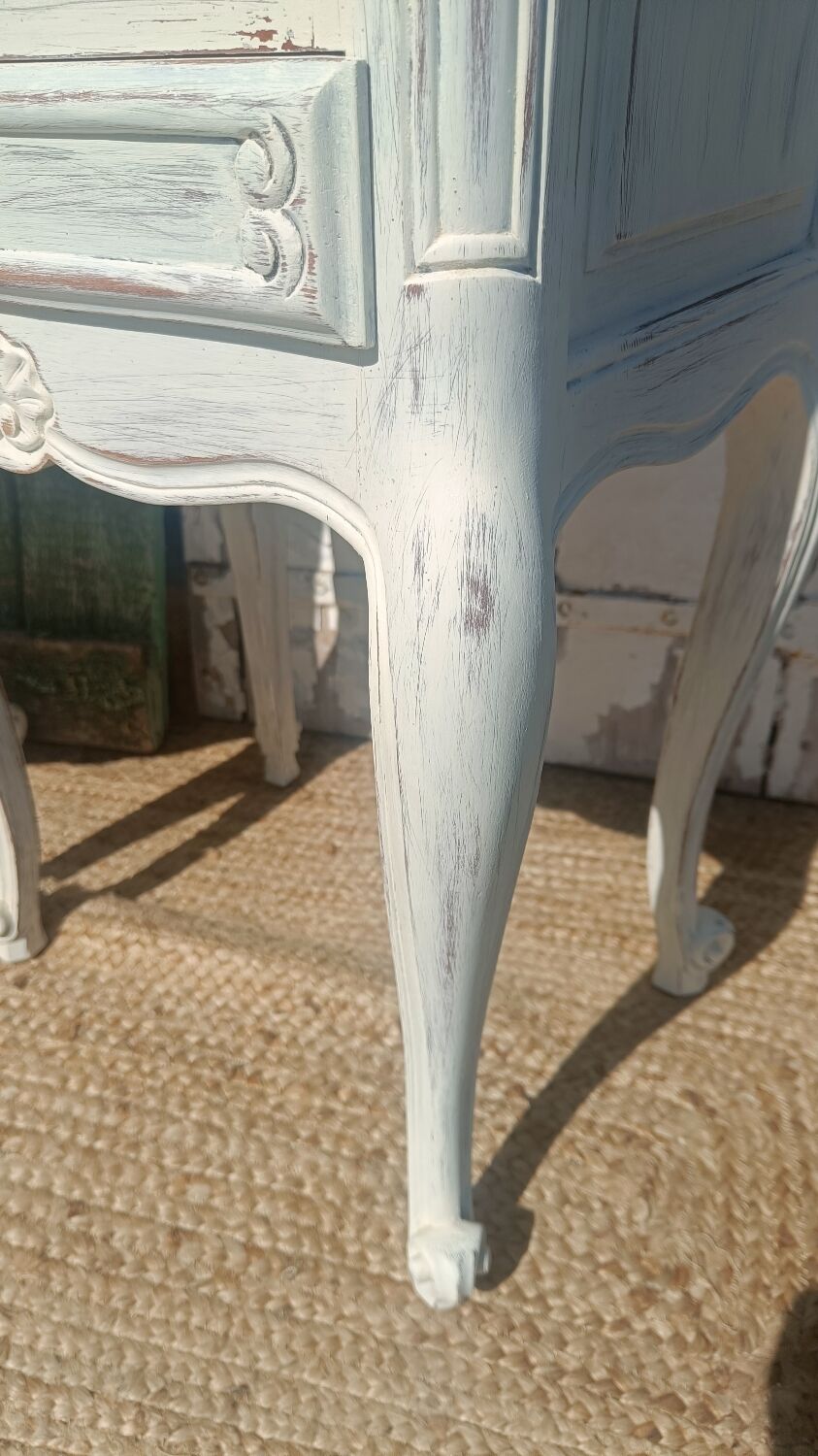 Paire de chevets style Louis XV patinés