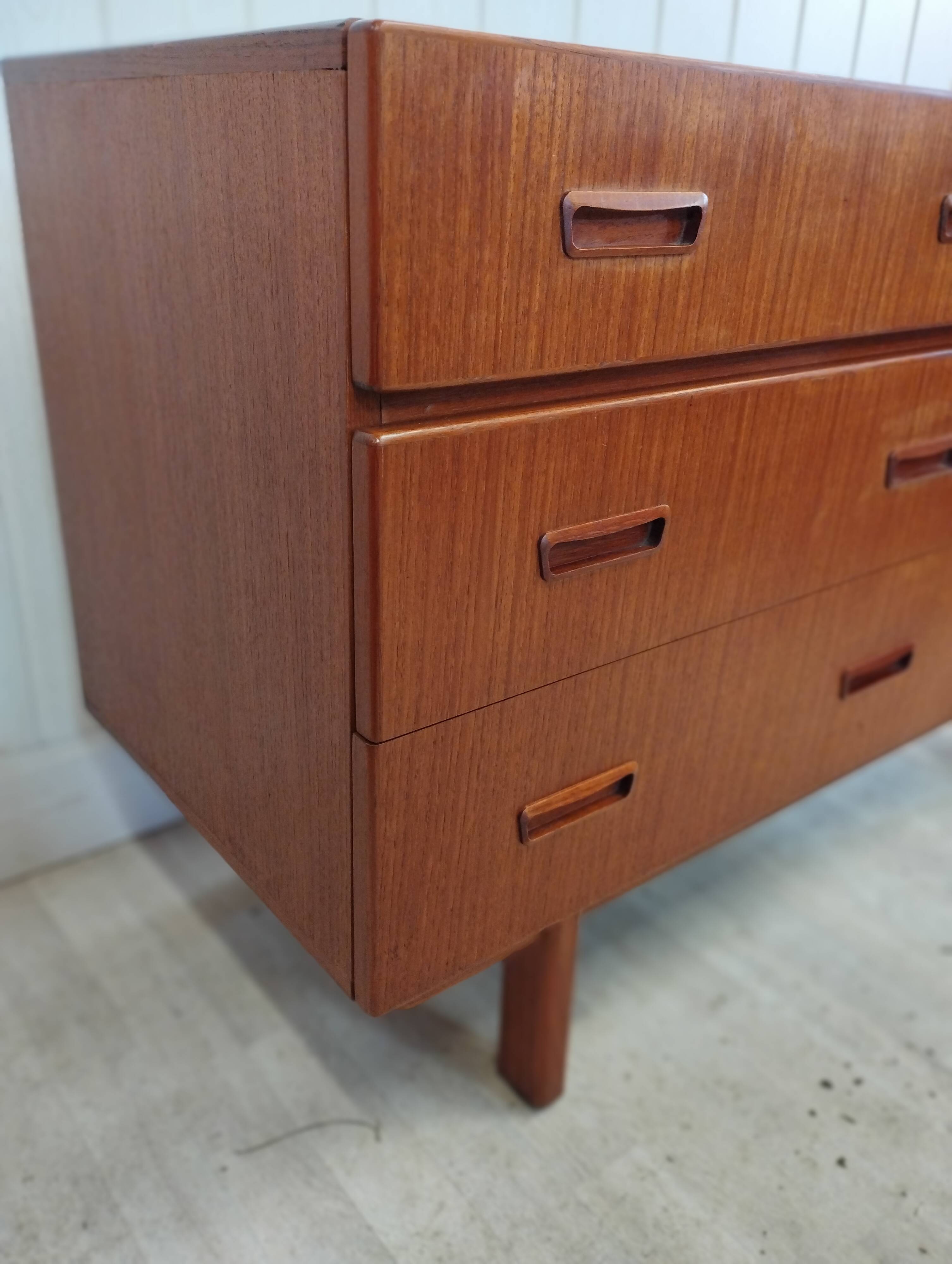 Commode scandinave en teck