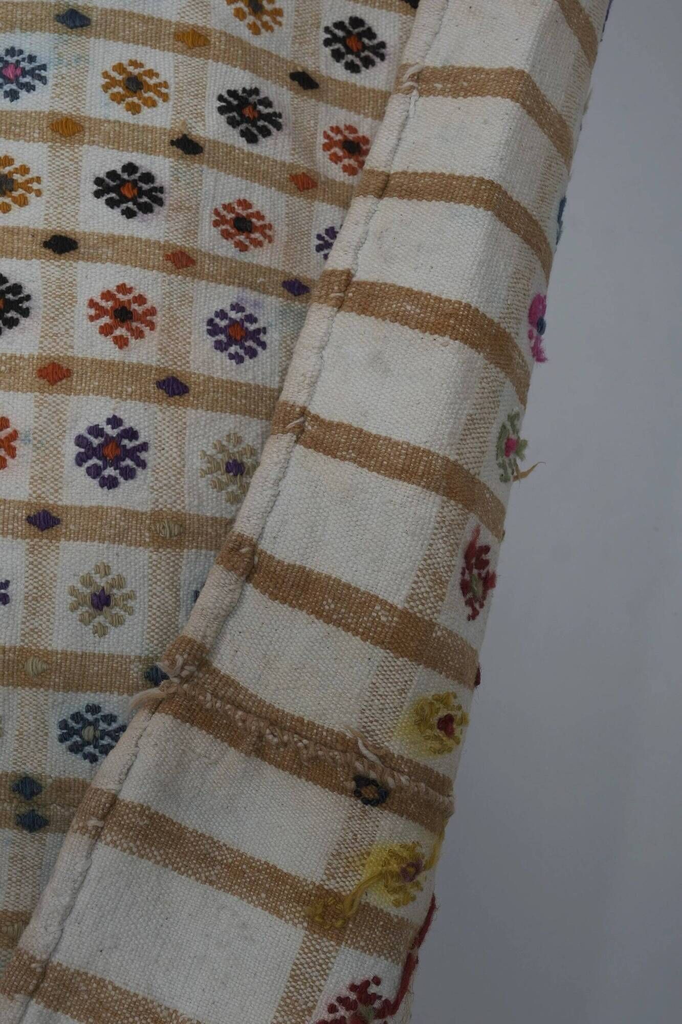Vintage Turkish kilim, handwoven, 230x305 cm.