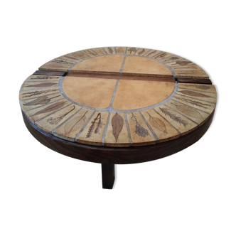 Round coffee table