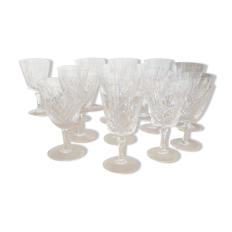 Set of 16 mismatched crystal glasses medium model